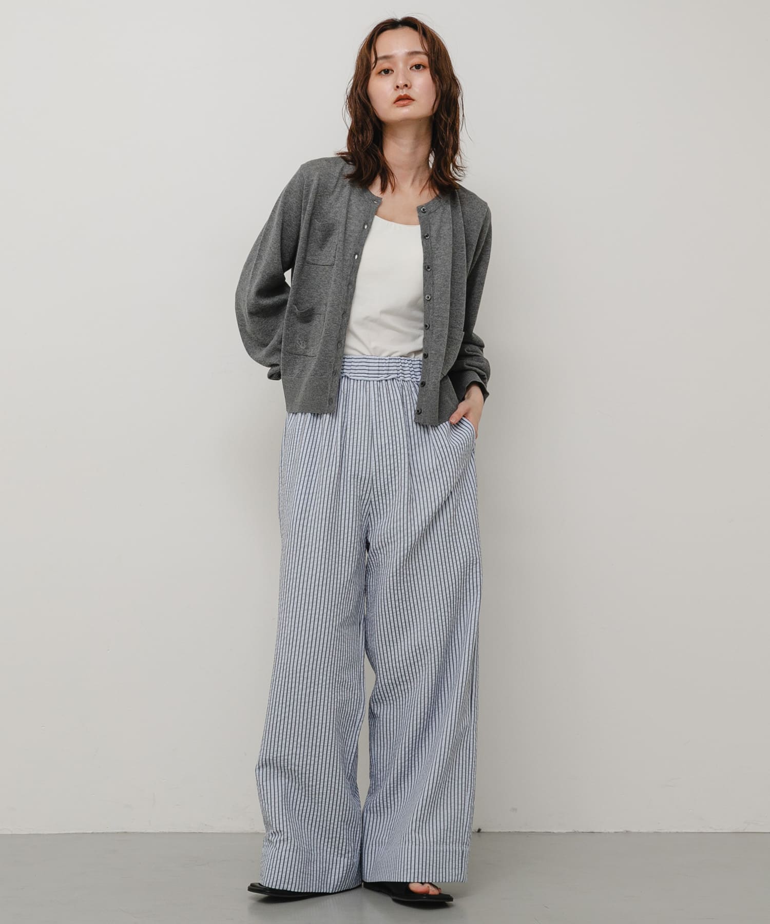 GRAY