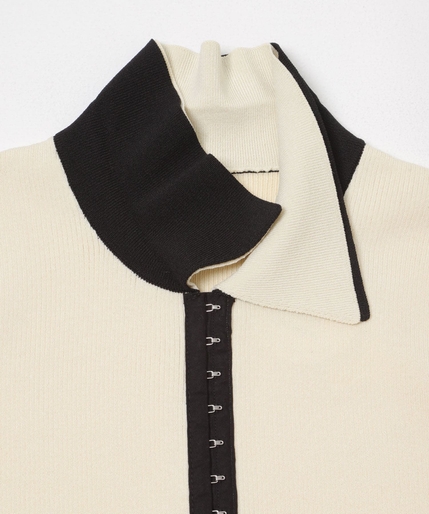 バイカラーエリツキホックニット IVORY One