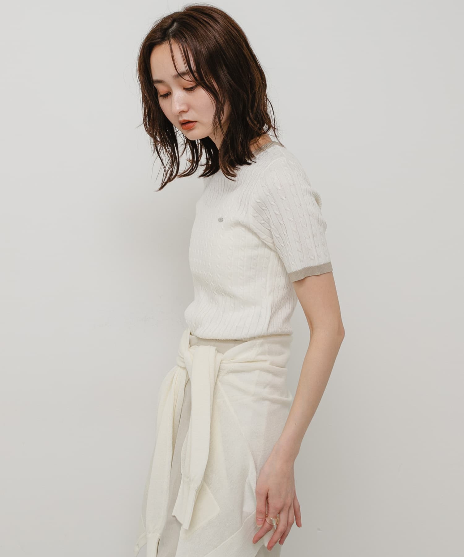 OFF WHITE