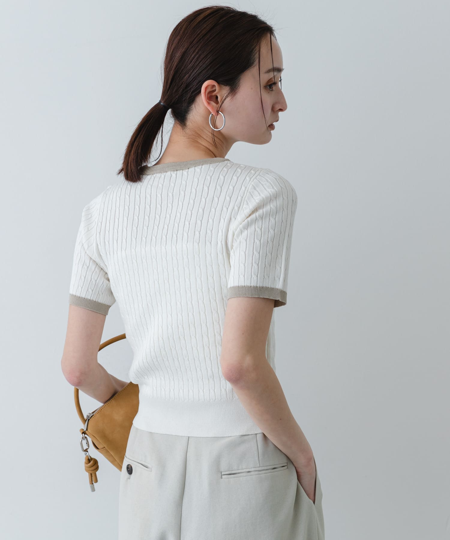 OFF WHITE
