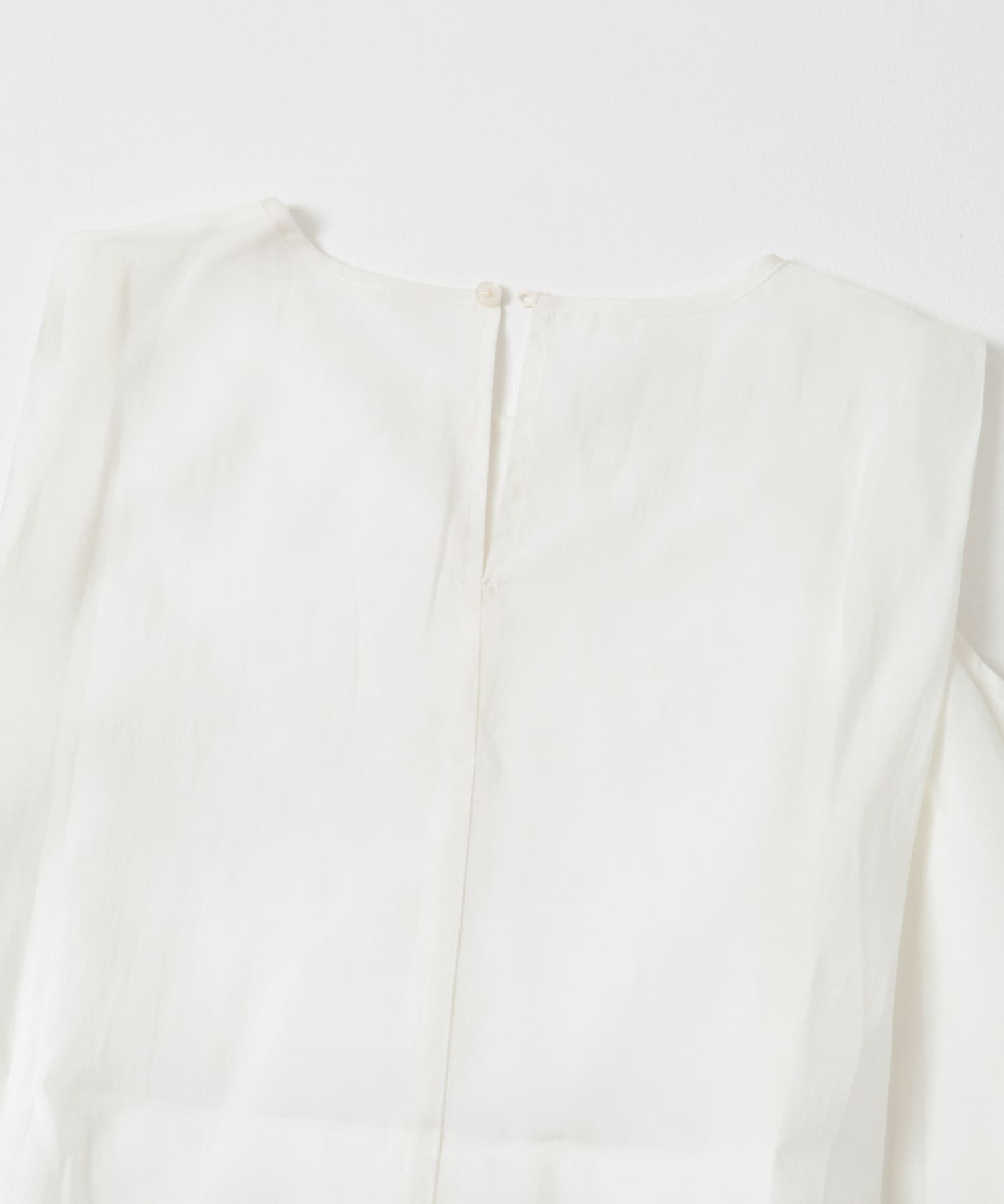 ショルダータックバルーンブラウス OFF WHITE One