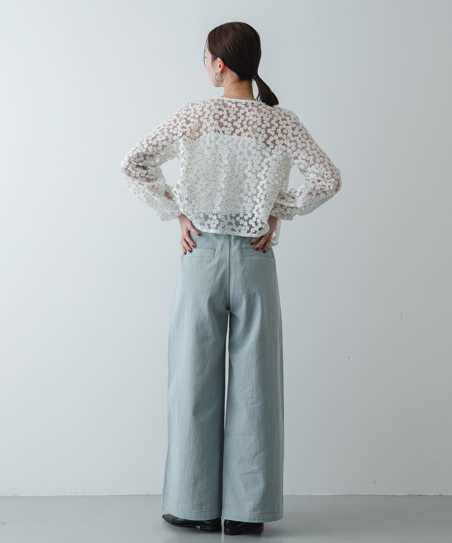 OFF WHITE