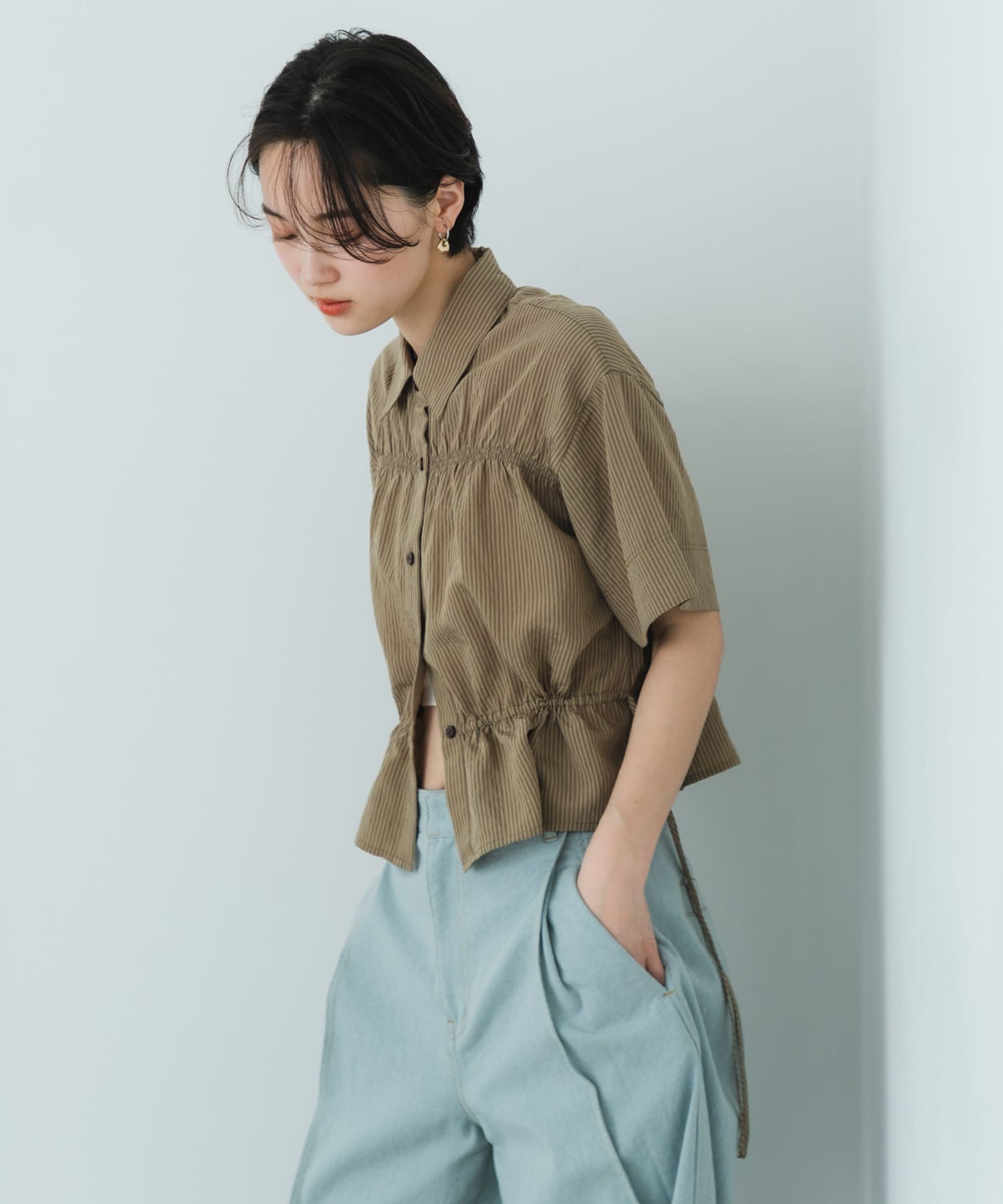 クロップドペプラムシャーリングシャツ