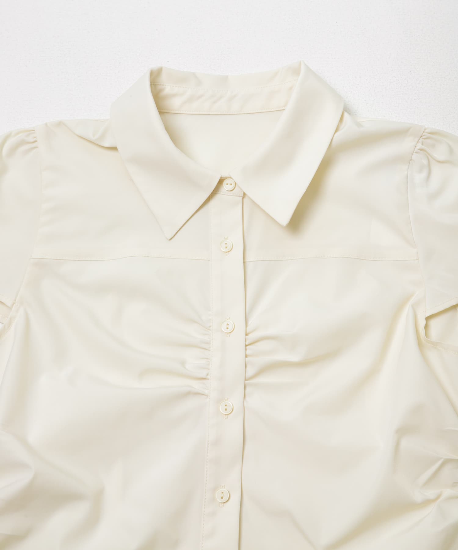 パフスリーブコンパクトギャザーシャツ IVORY One
