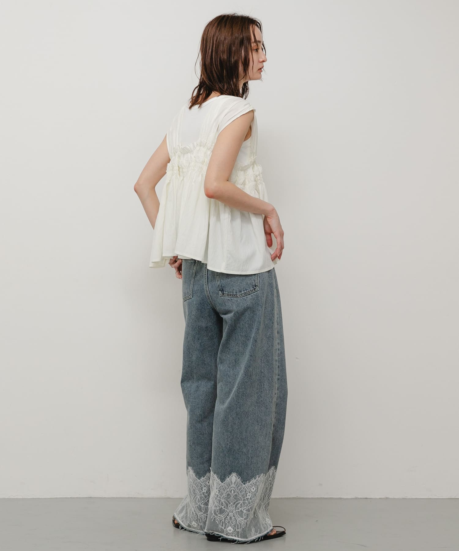 OFF WHITE