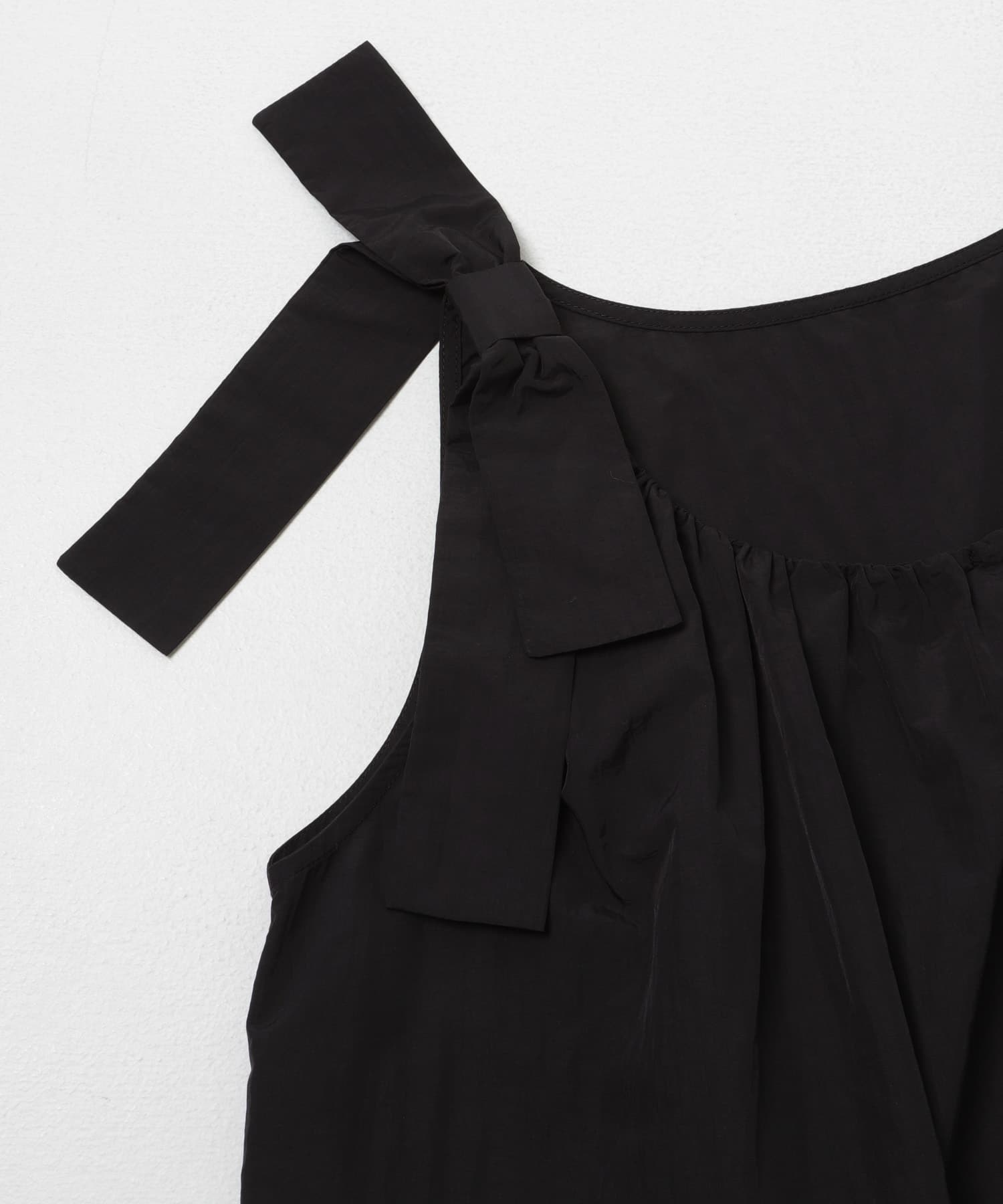ショルダーリボンブラウス BLACK One