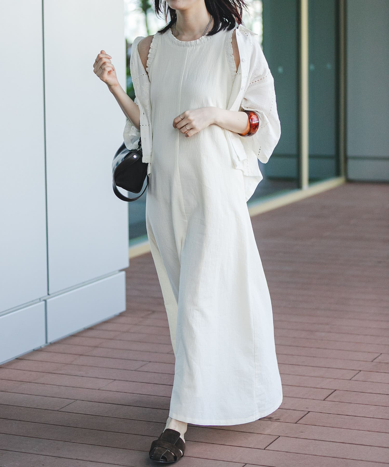 OFF WHITE