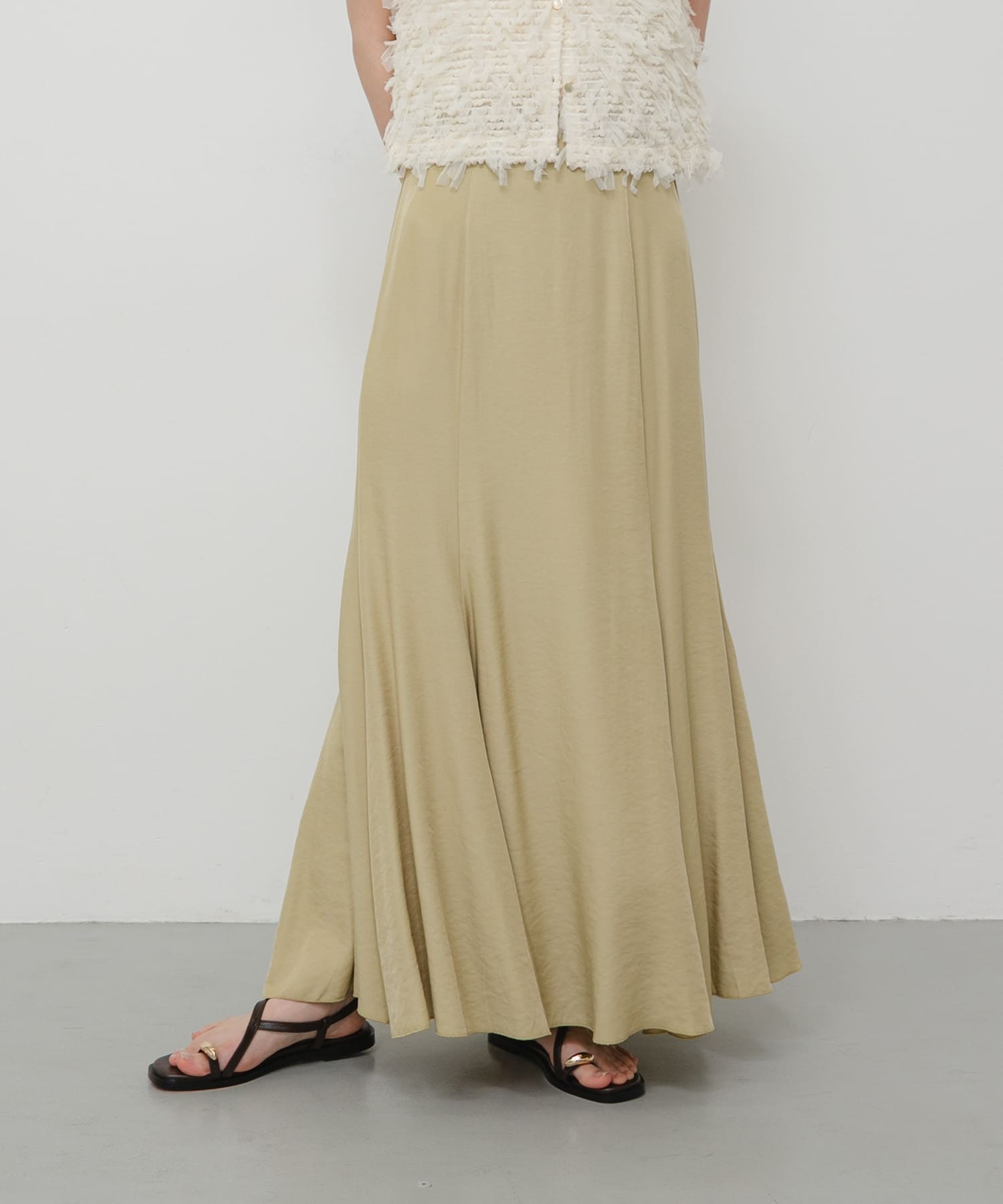 Y.BEIGE