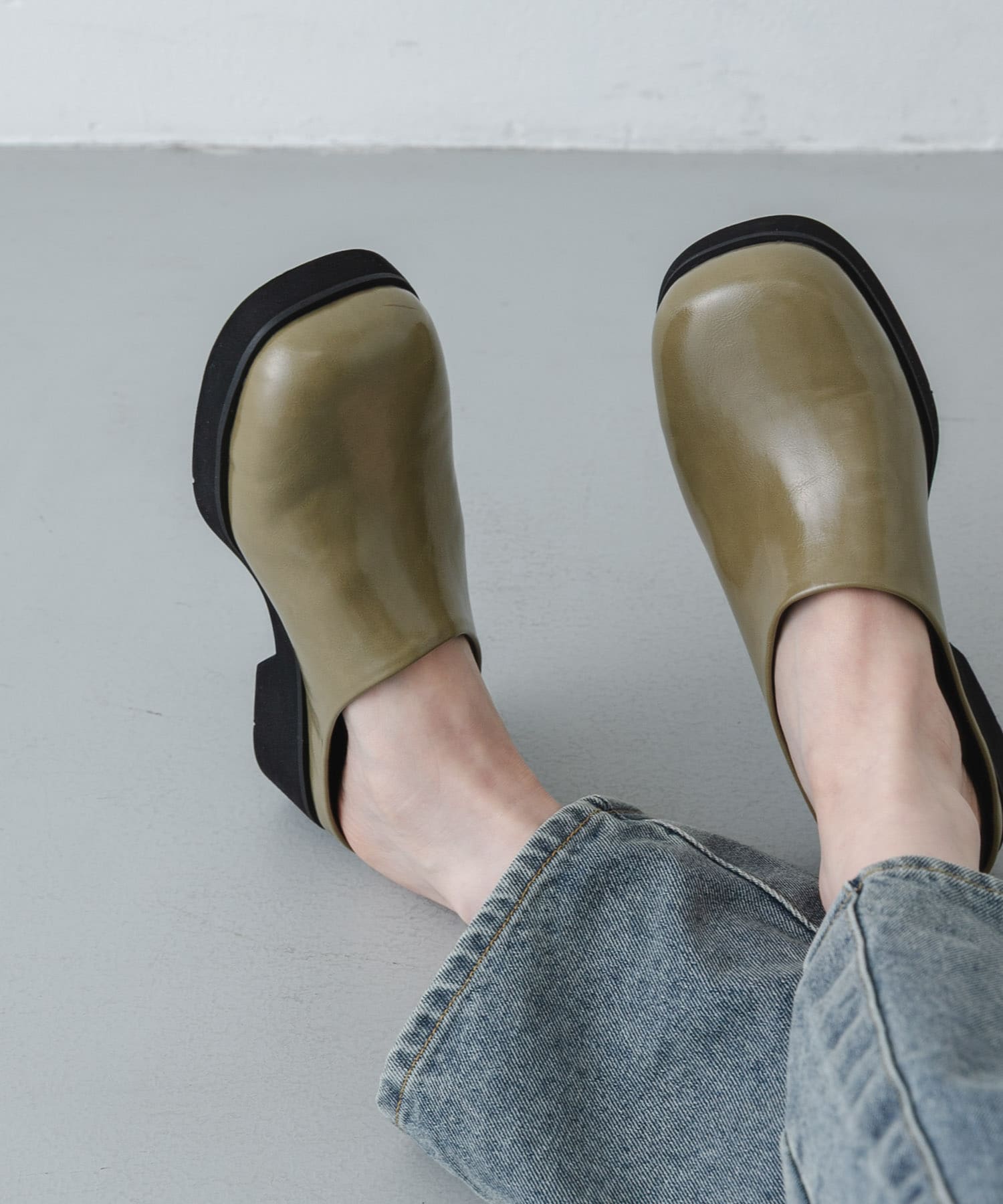 KHAKI
