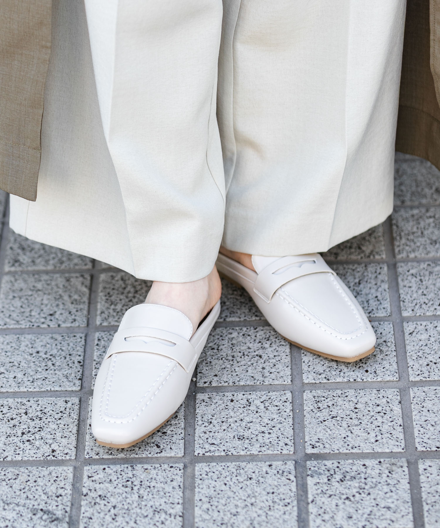 スクエアトゥローファーミュール