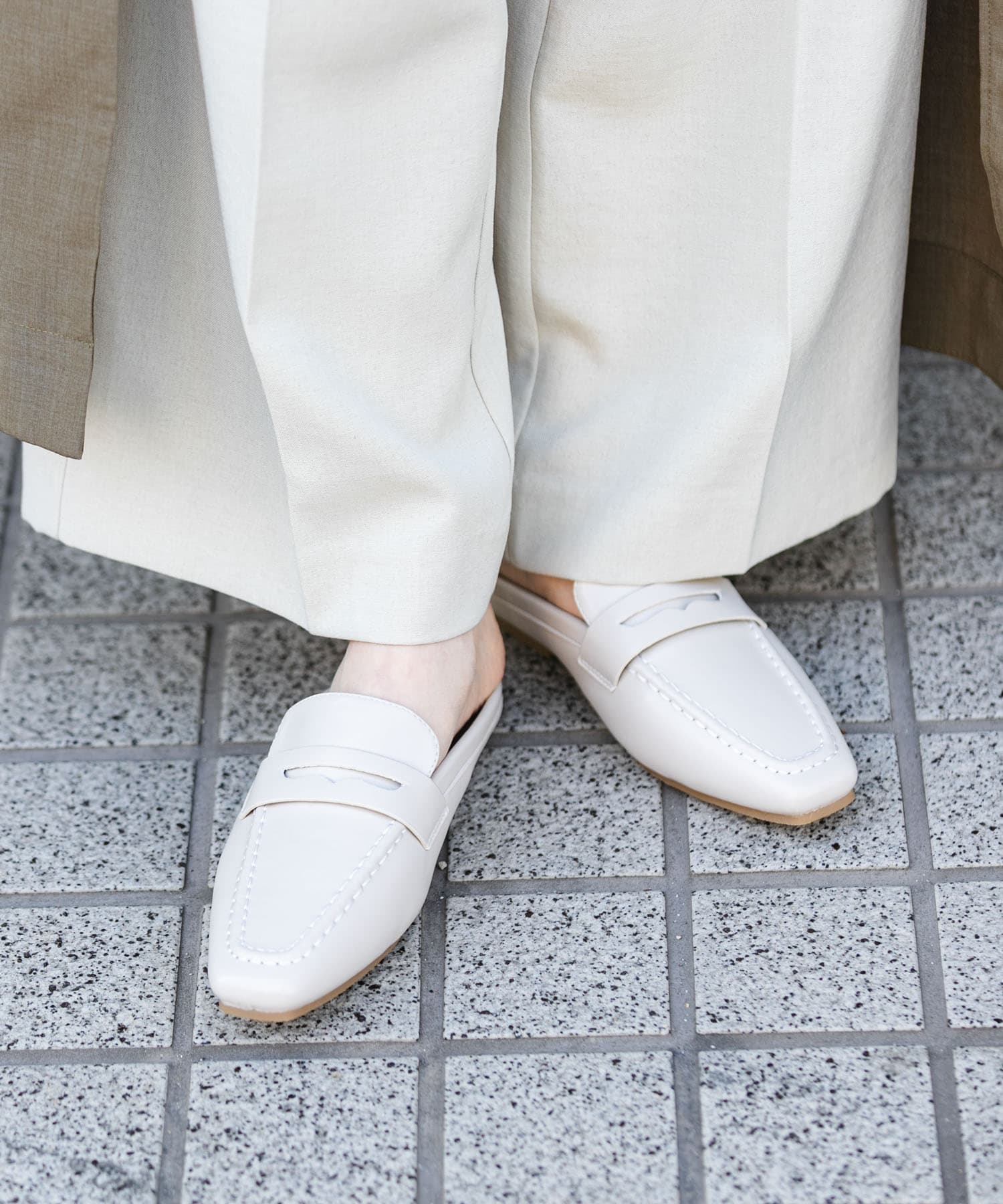 スクエアトゥローファーミュール