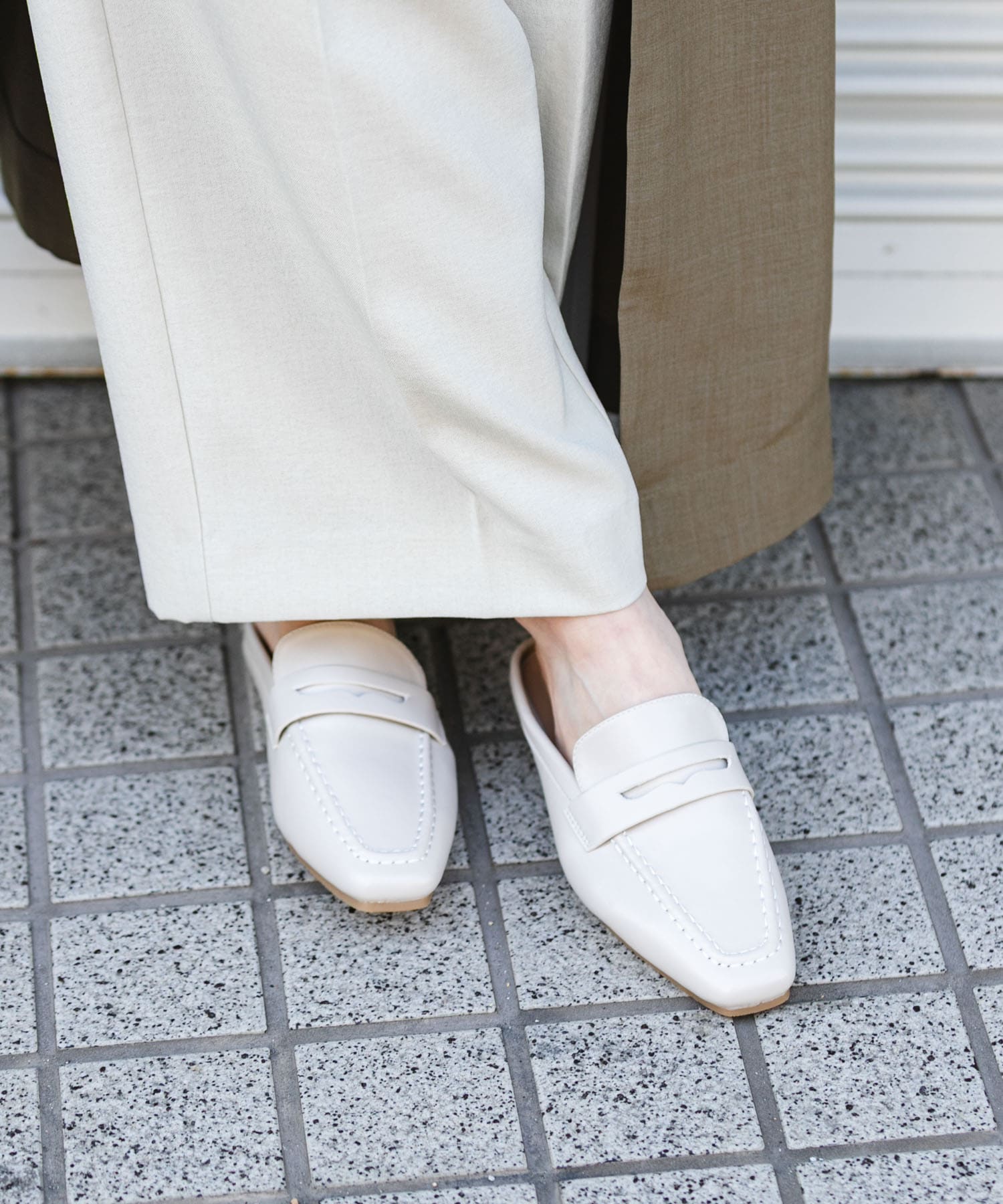 スクエアトゥローファーミュール GREIGE S