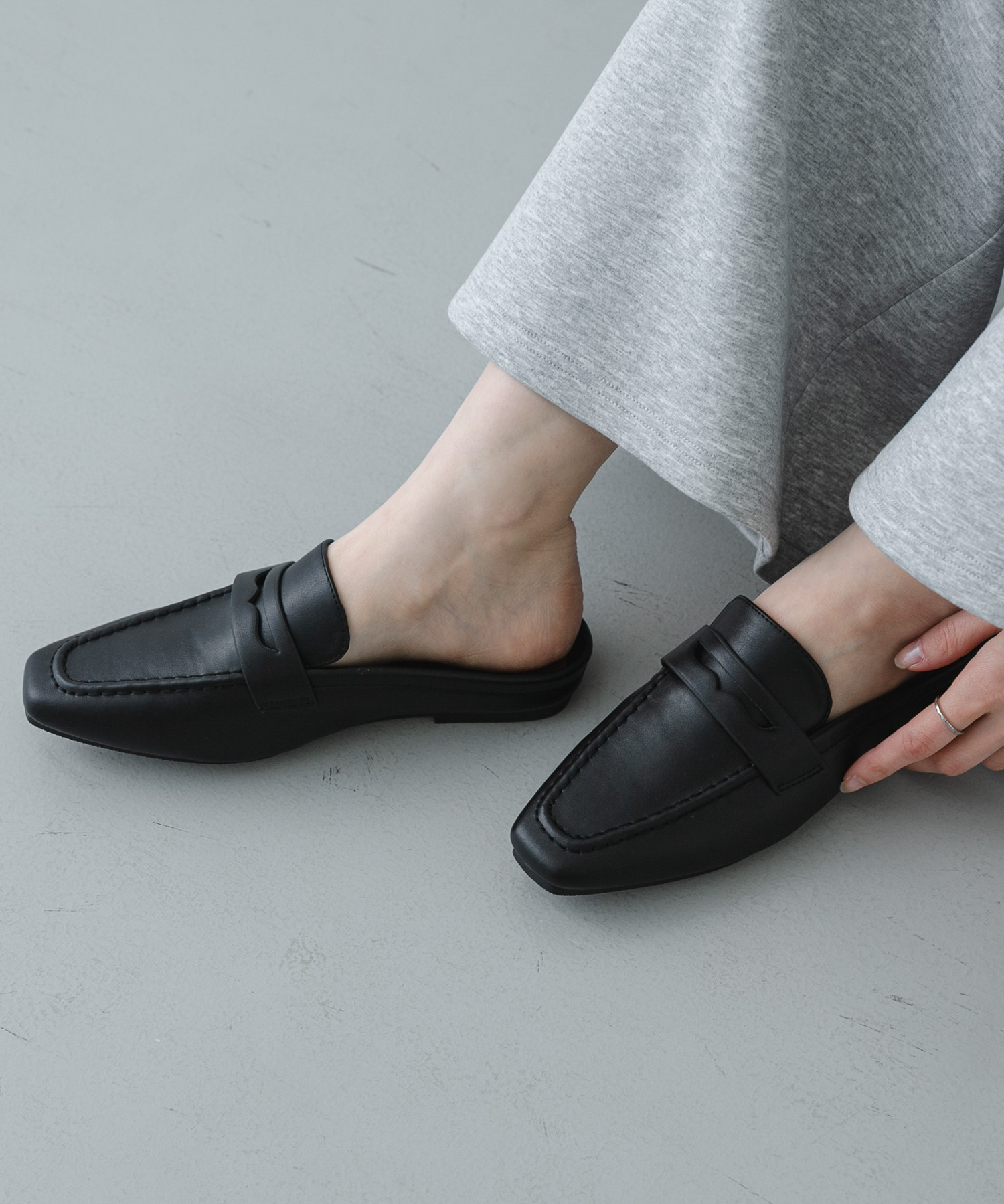 スクエアトゥローファーミュール