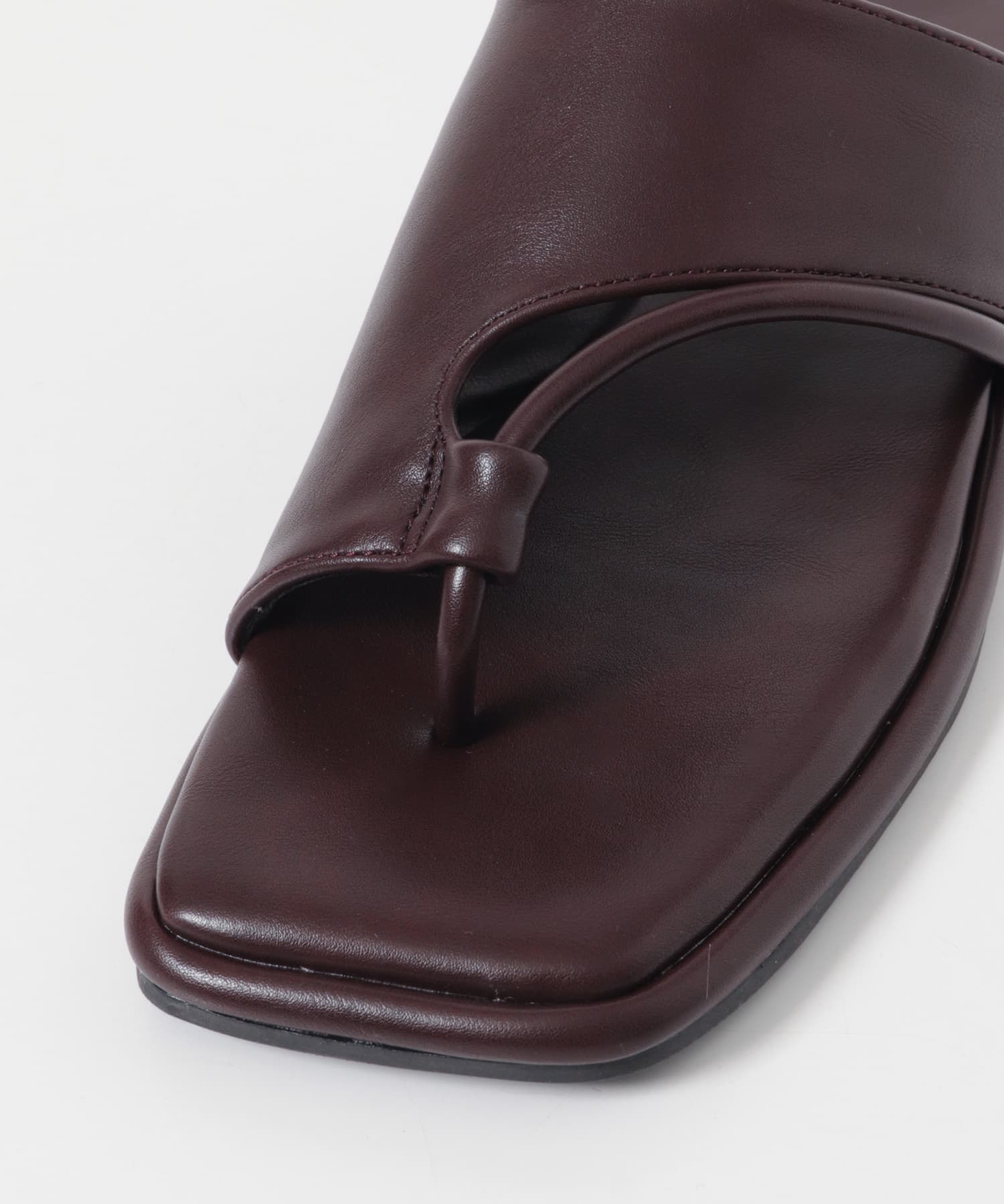 スクエアトゥトングサンダル BROWN S