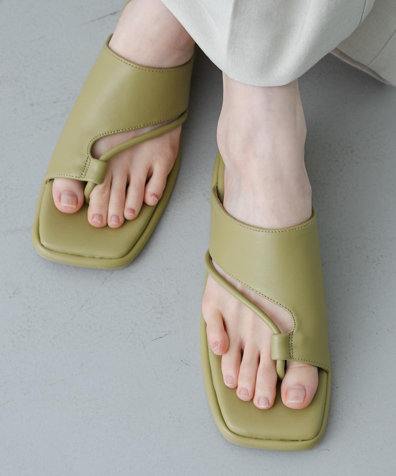 スクエアトゥトングサンダル Y.BEIGE S