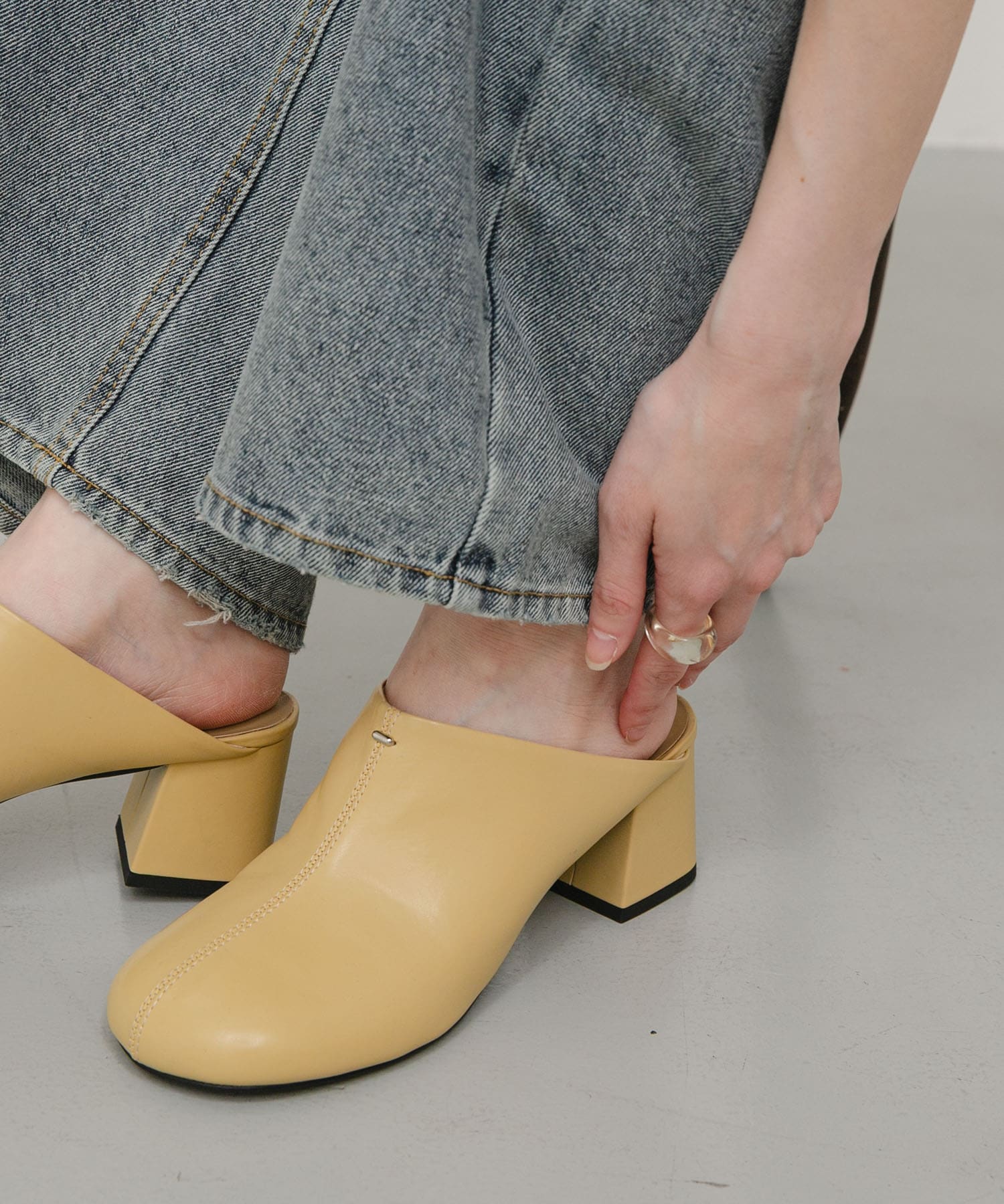 Y.BEIGE