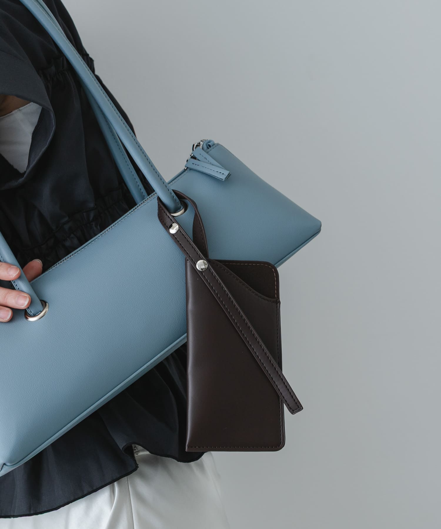 マルチケースツキワイドショルダーバッグ L.BLU×BRN One