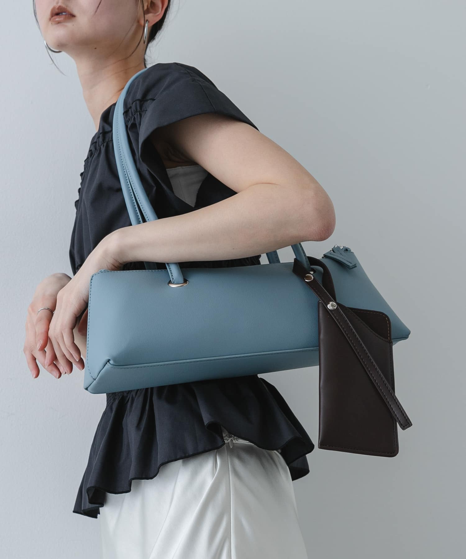 マルチケースツキワイドショルダーバッグ L.BLU×BRN One