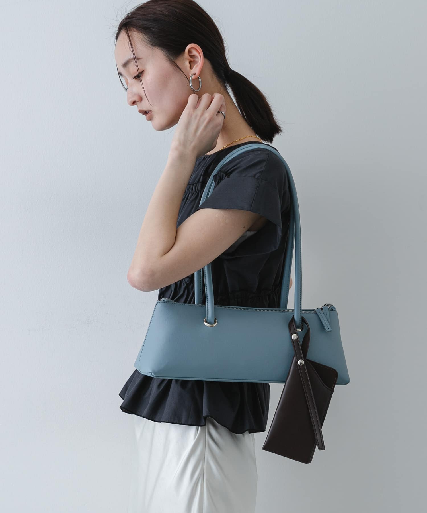 マルチケースツキワイドショルダーバッグ L.BLU×BRN One