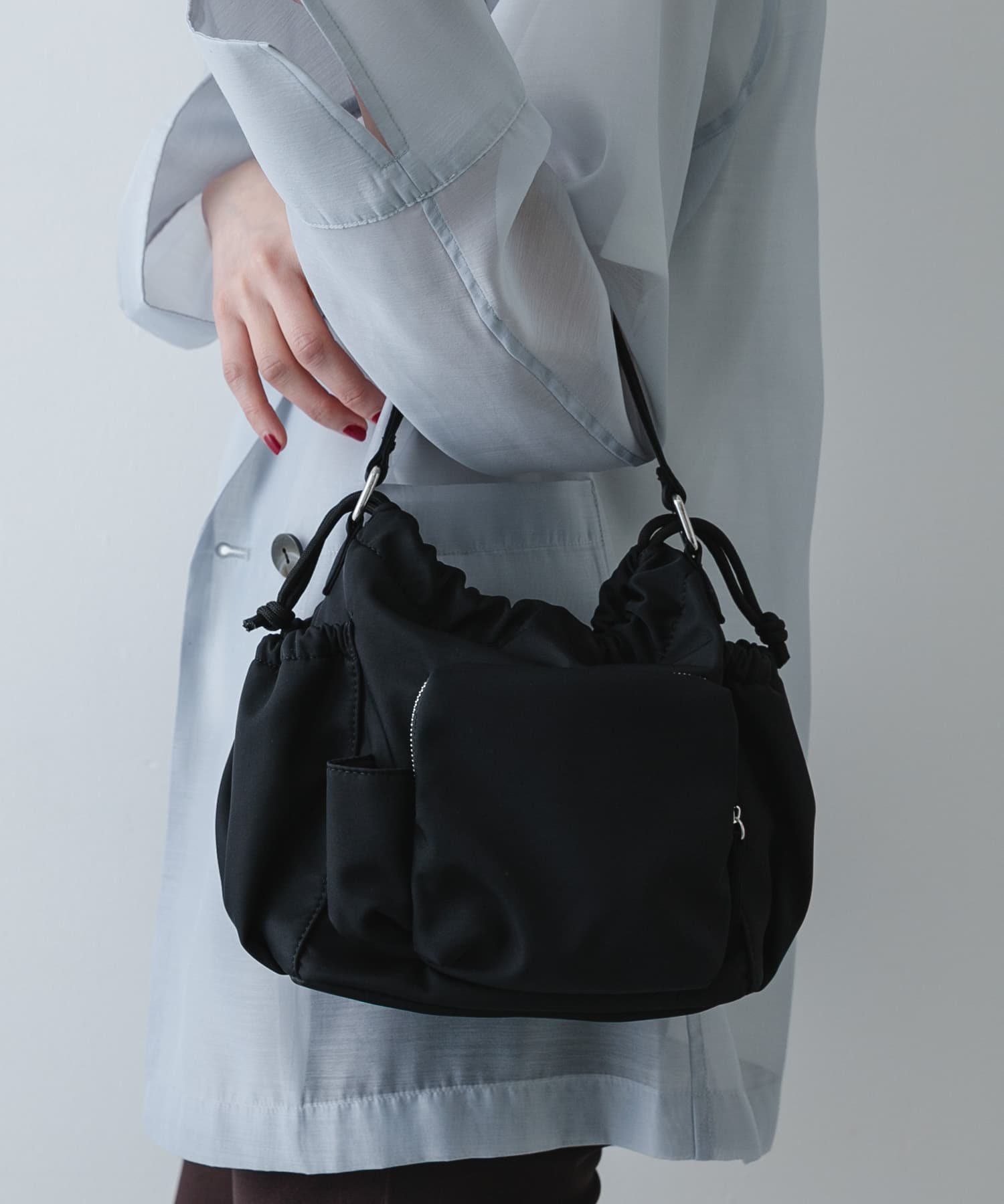 『撥水』ポケットデザインナイロンバッグ BLACK One