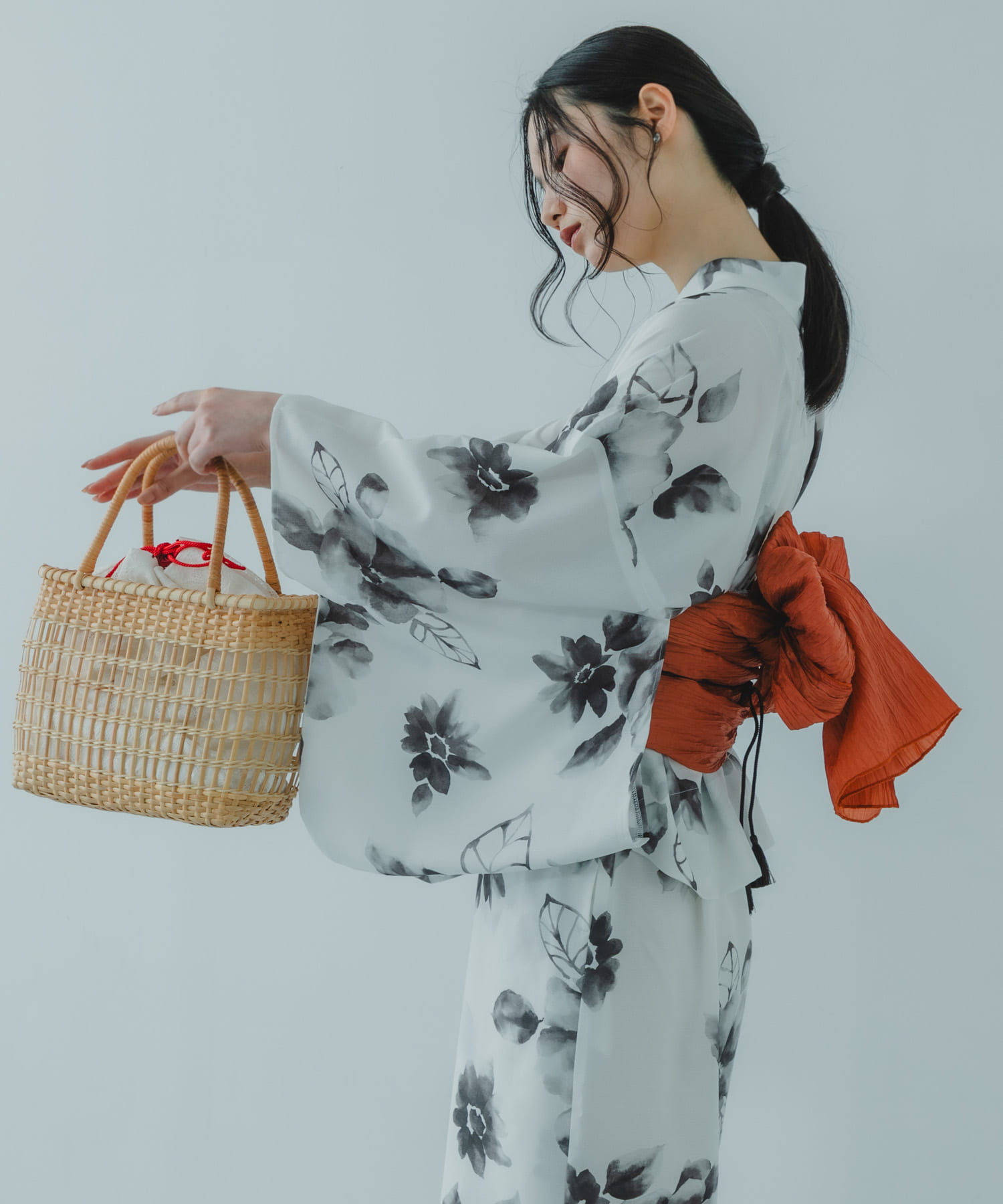 『WEB/一部店舗限定』ストローカゴバッグ OFF WHITE One