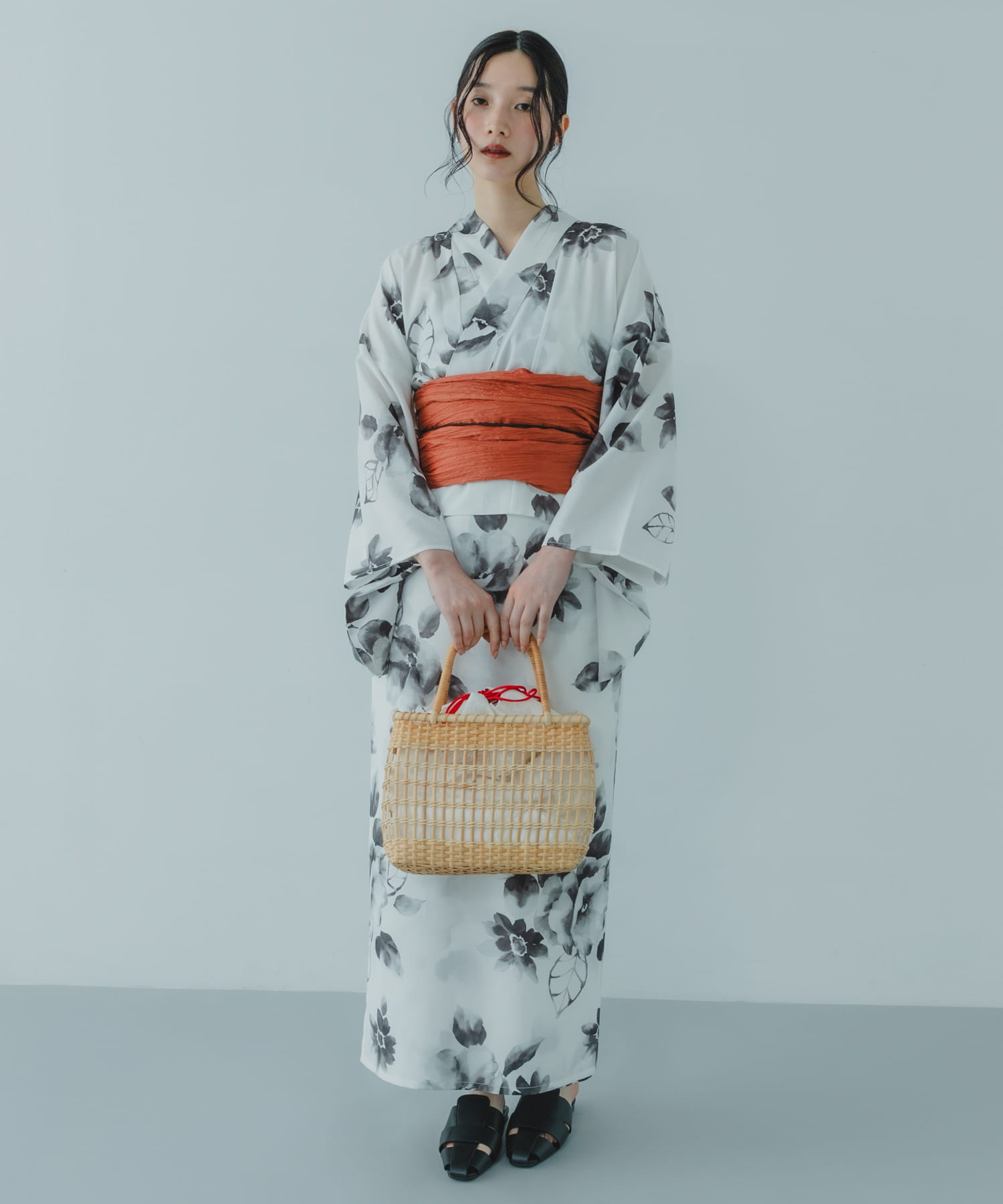 『WEB/一部店舗限定』ストローカゴバッグ OFF WHITE One