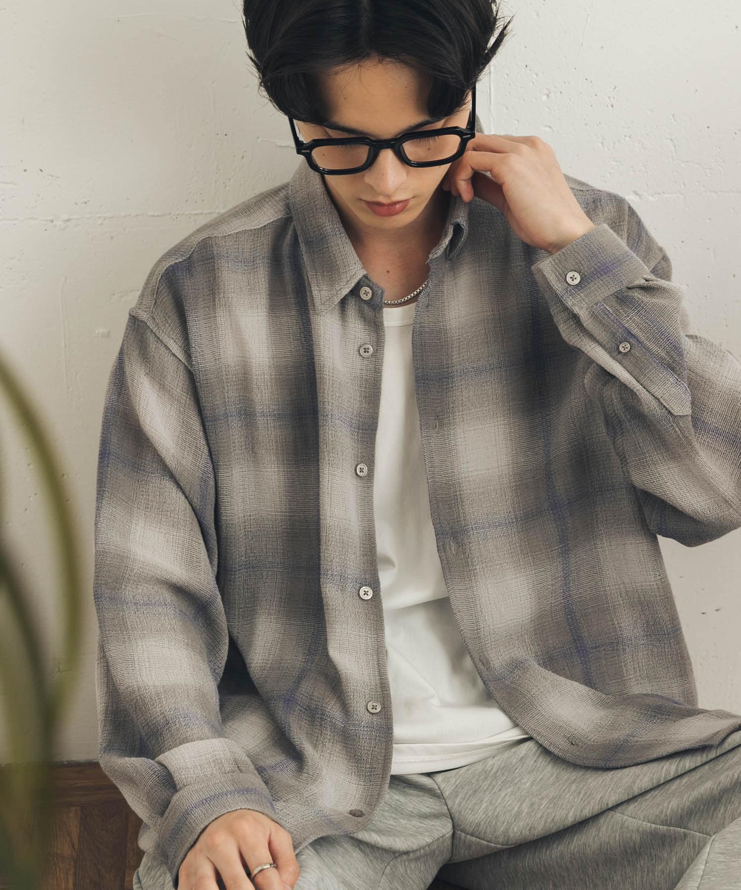 GRAY