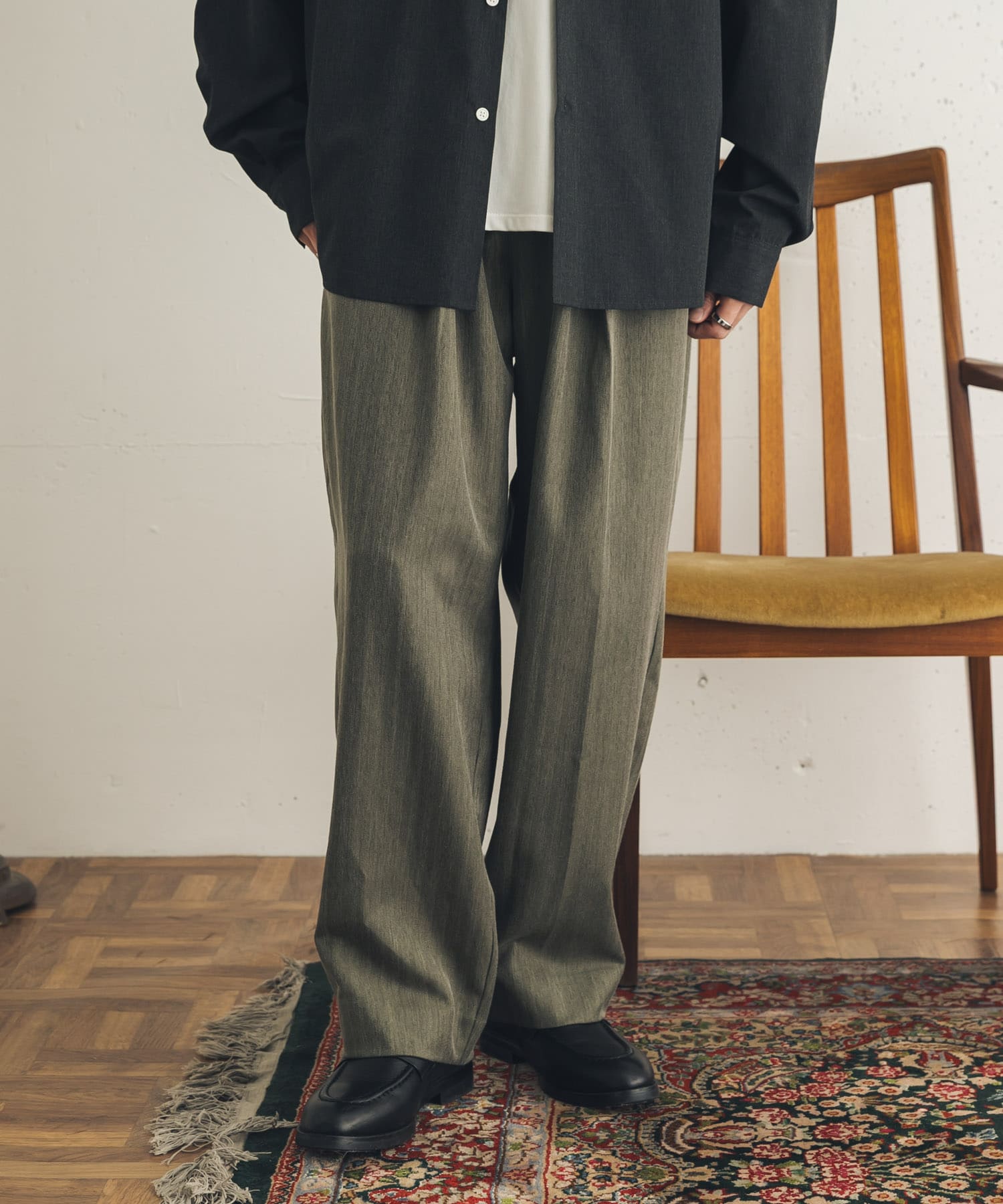 ストレッチヘリンボーンテーパードパンツ