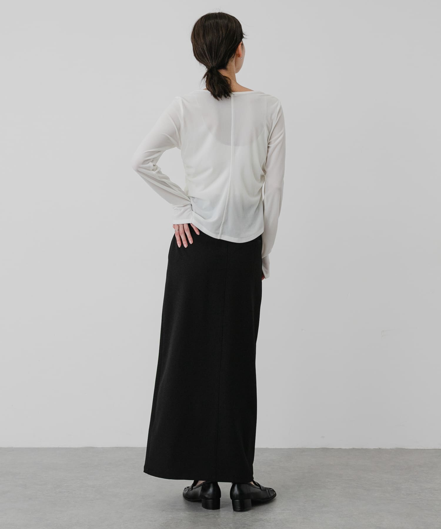 OFF WHITE