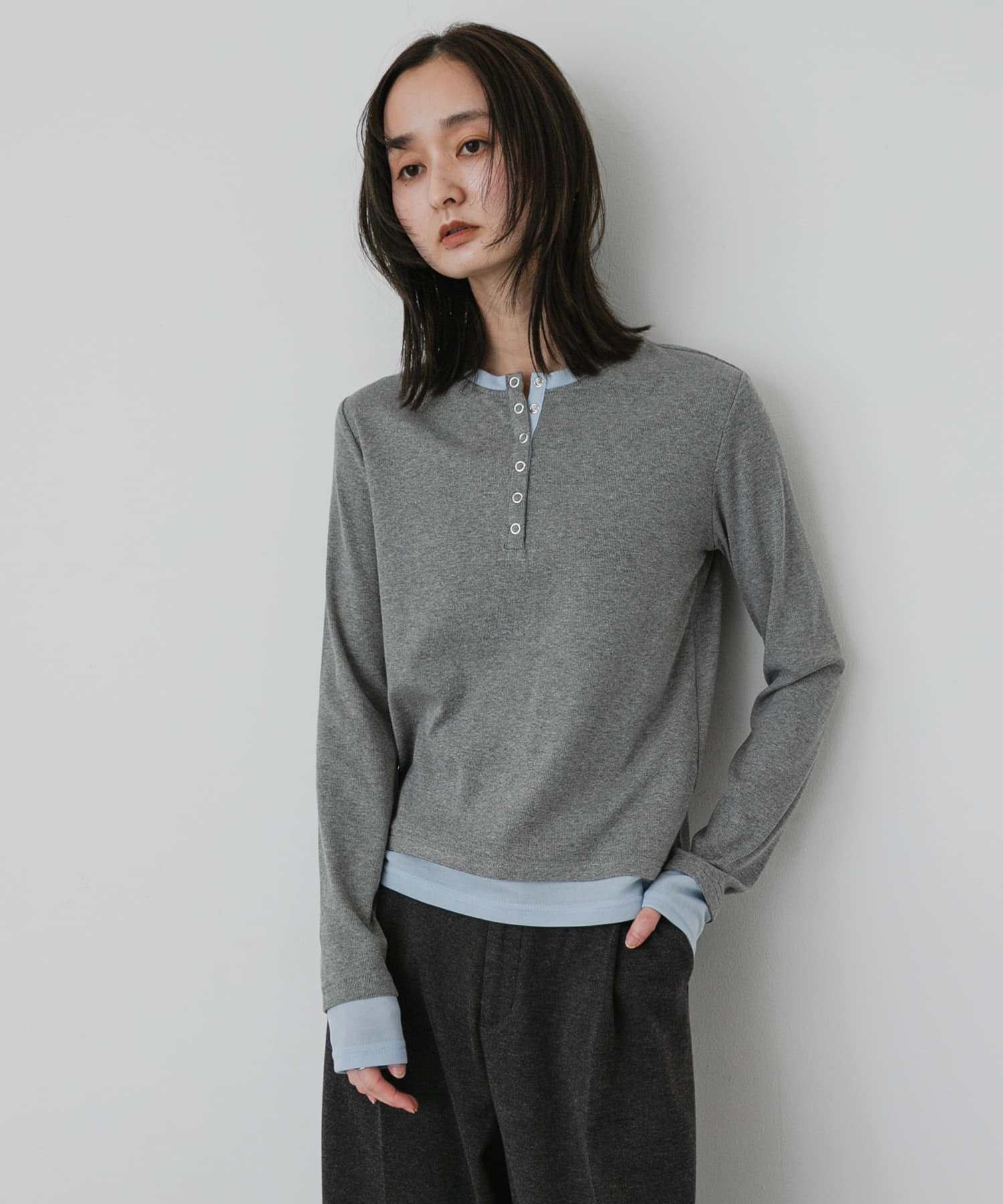 ヘンリーネックレイヤードトップ(One BLK×CHA): トップス｜URBAN