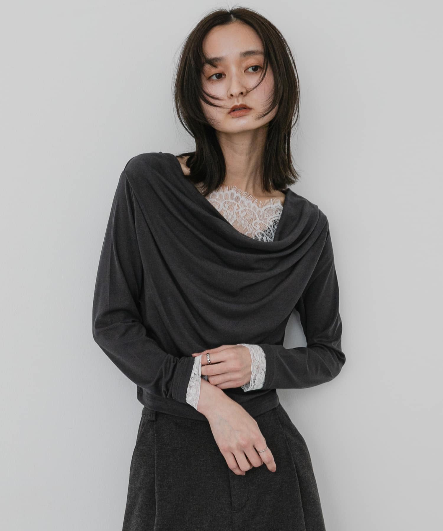 レースレイヤードドレープトップ(One OFF WHITE): トップス｜URBAN
