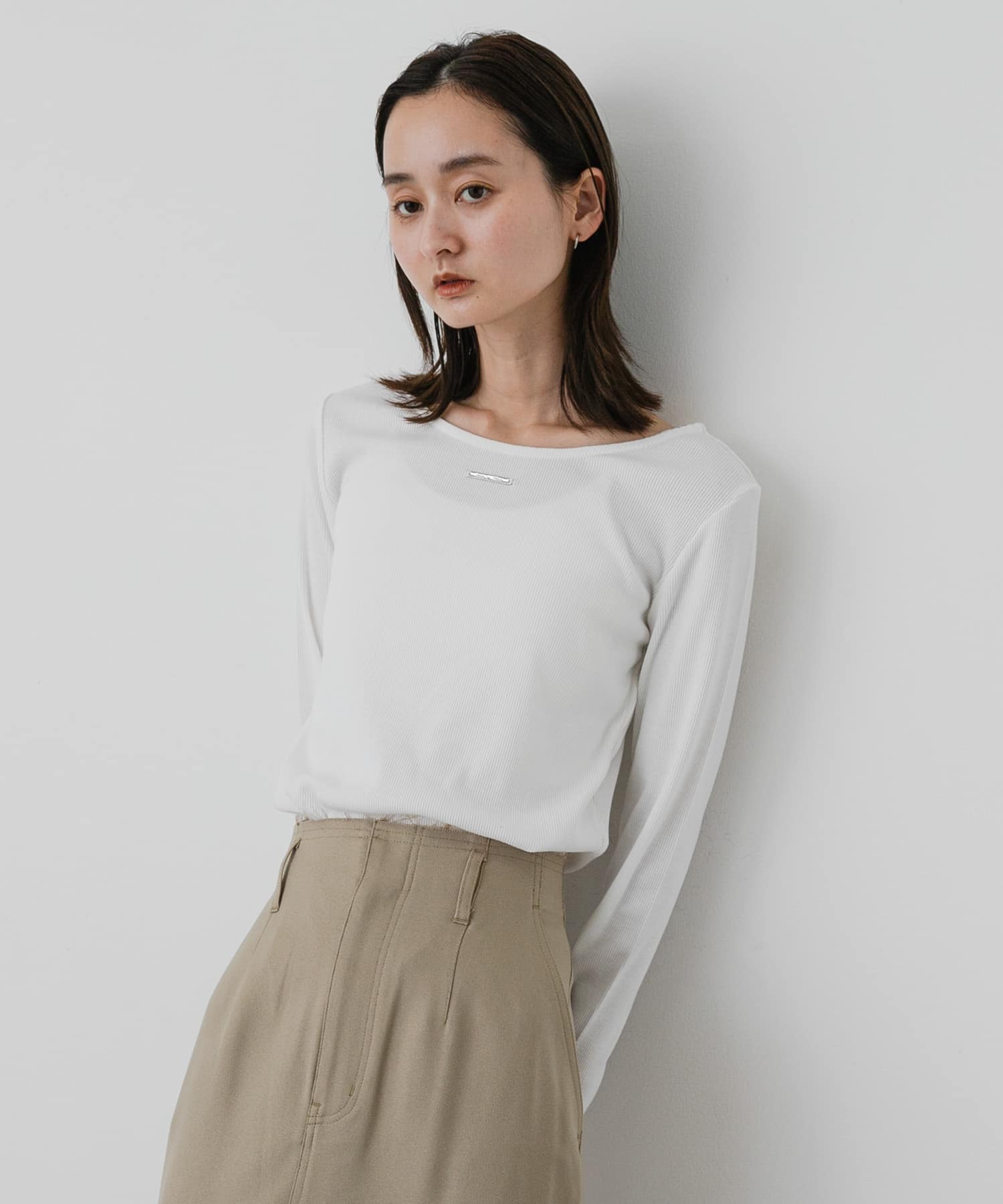 OFF WHITE