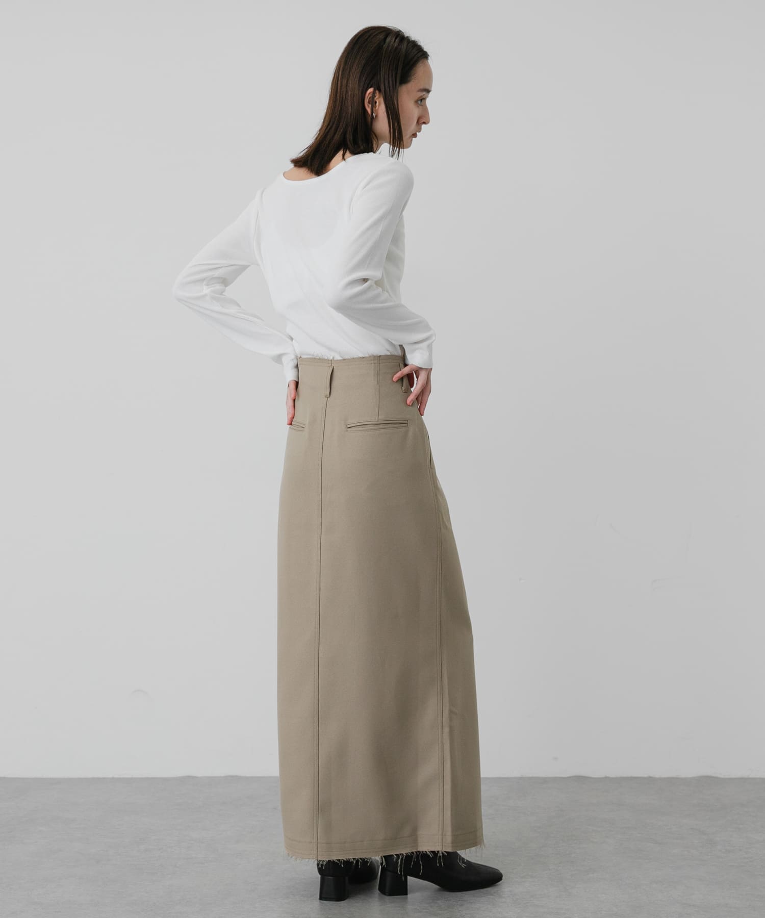 OFF WHITE