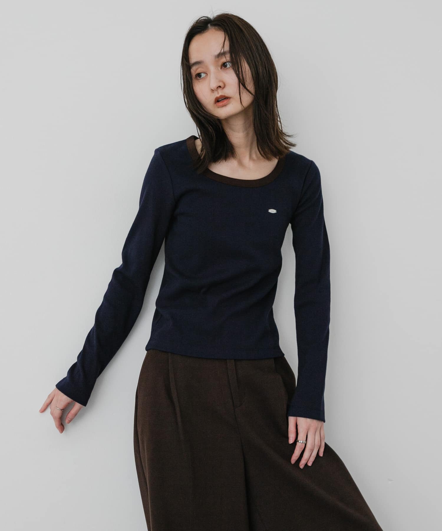 ラウンドネックリブTシャツ