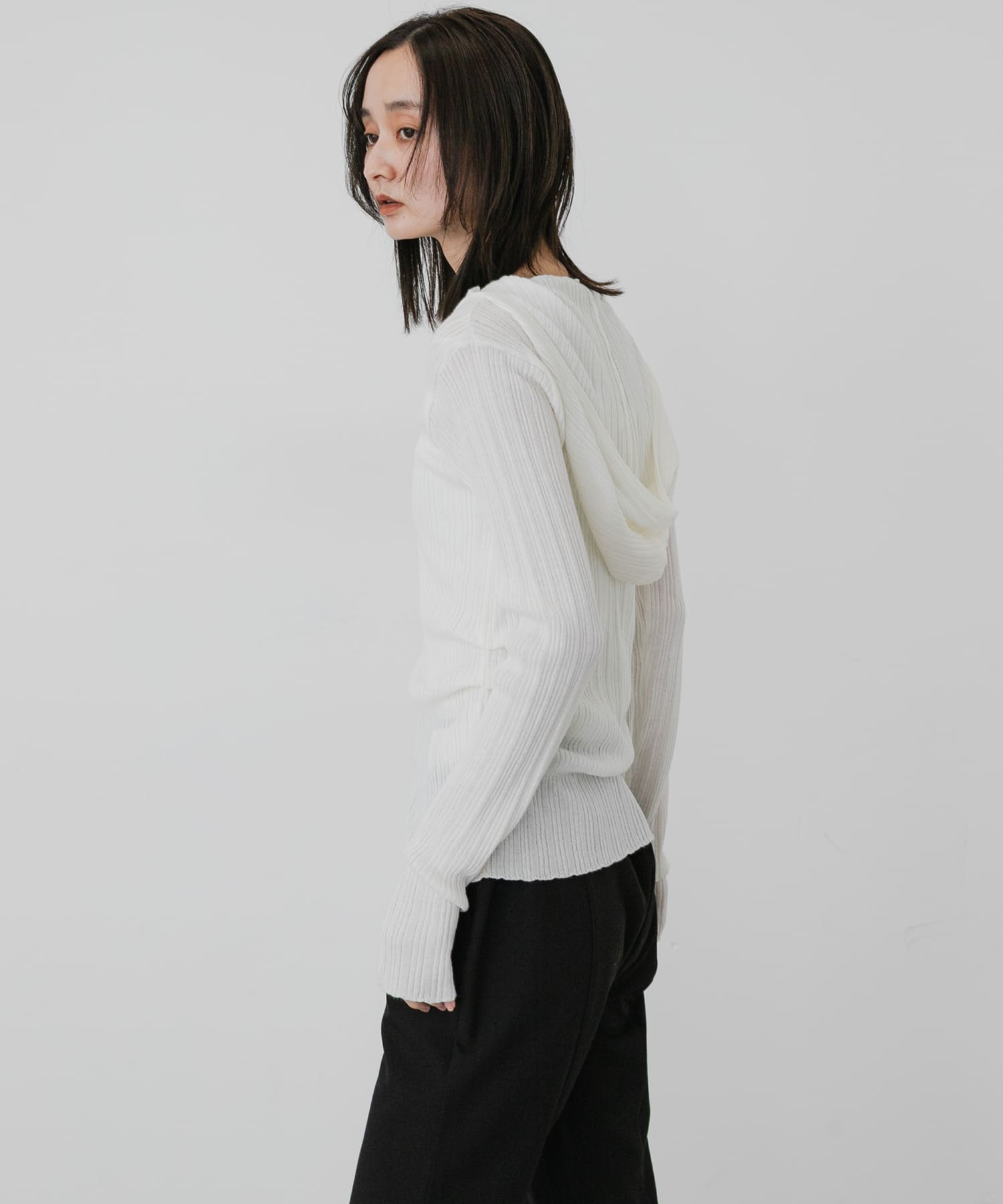 OFF WHITE