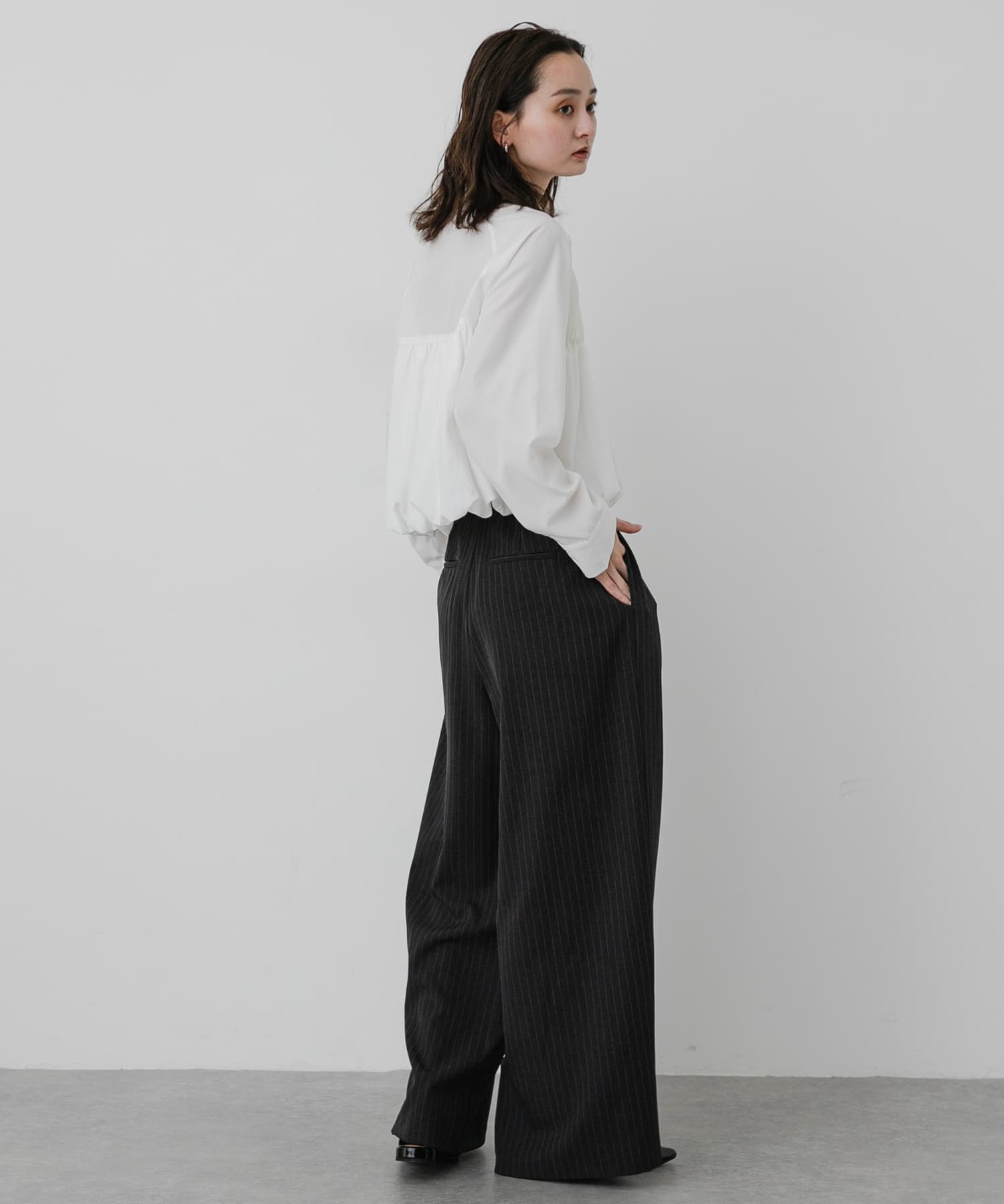OFF WHITE