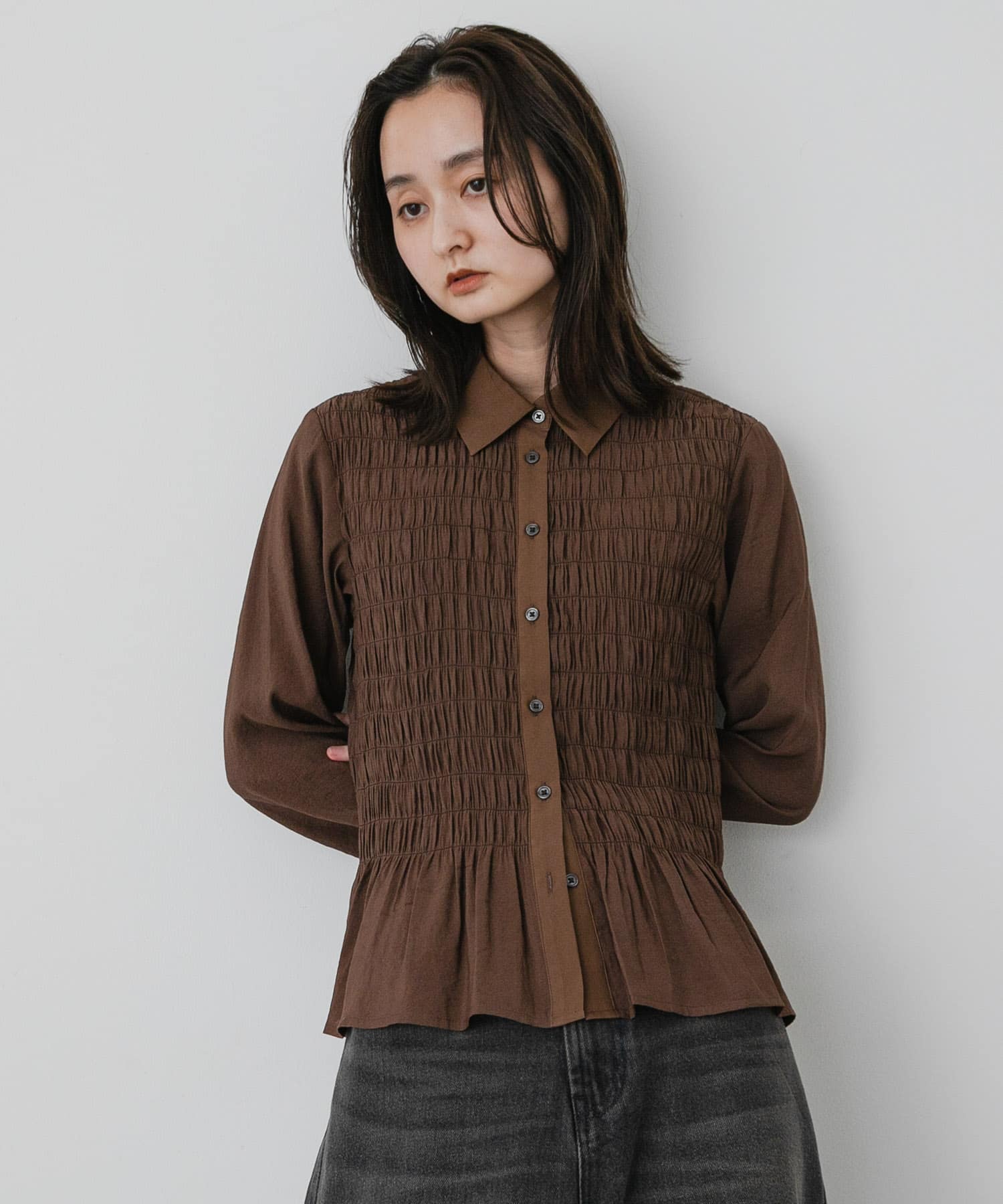 シャーリングギャザーシャツ