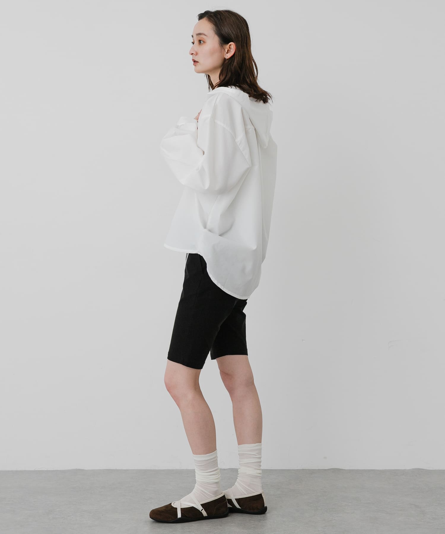 OFF WHITE
