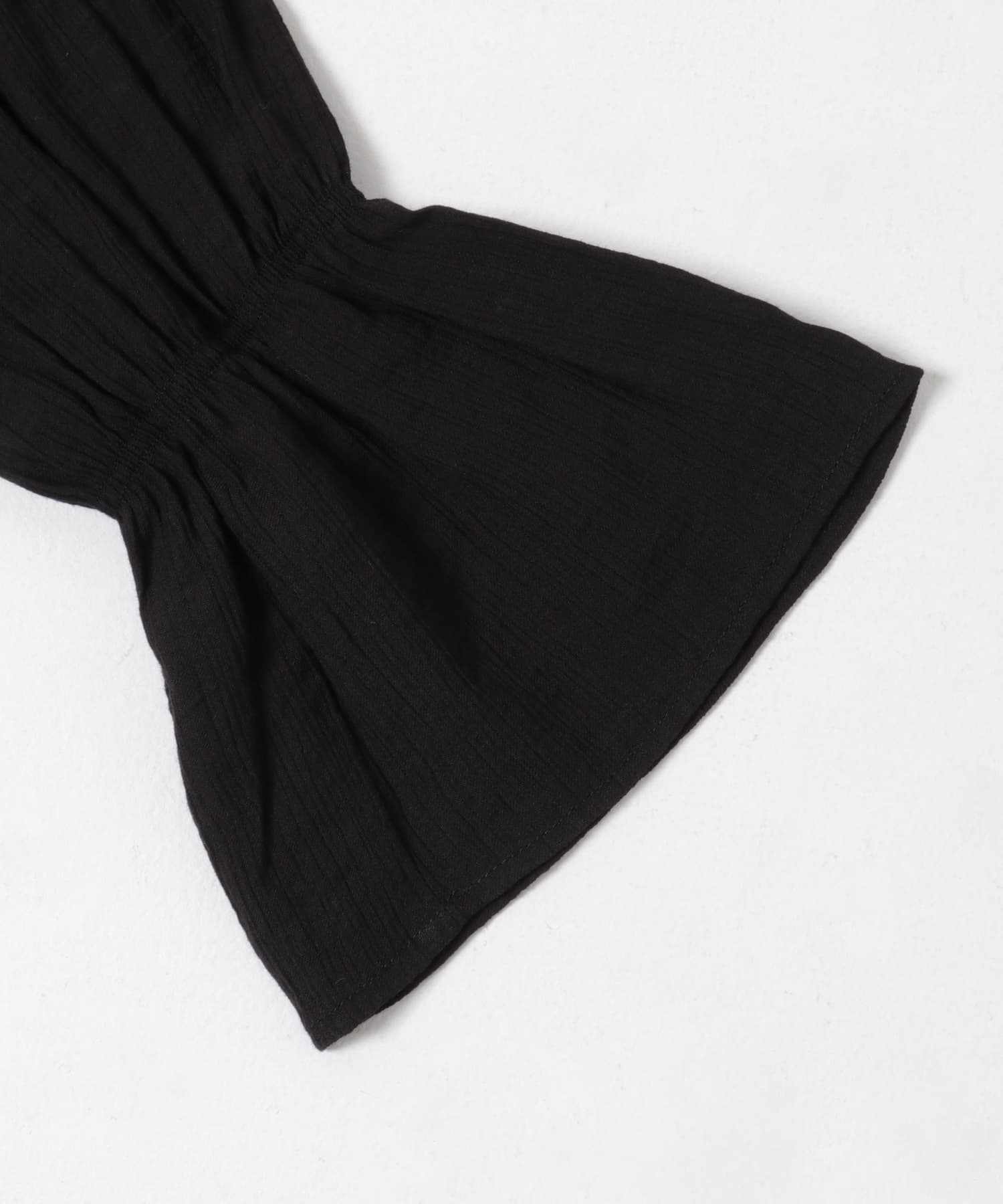フリルネックヨウリュウブラウス BLACK One