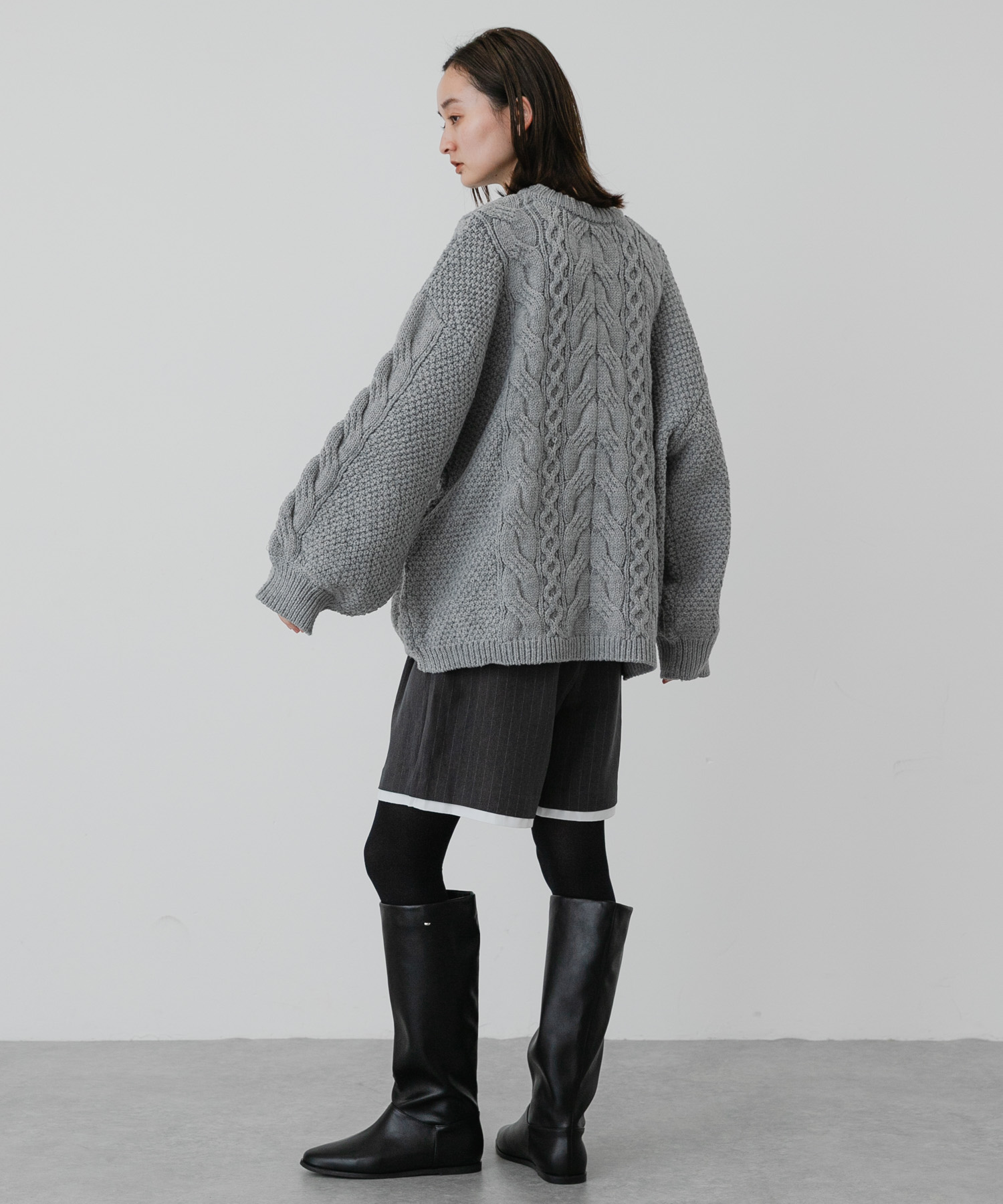 GRY×WHT