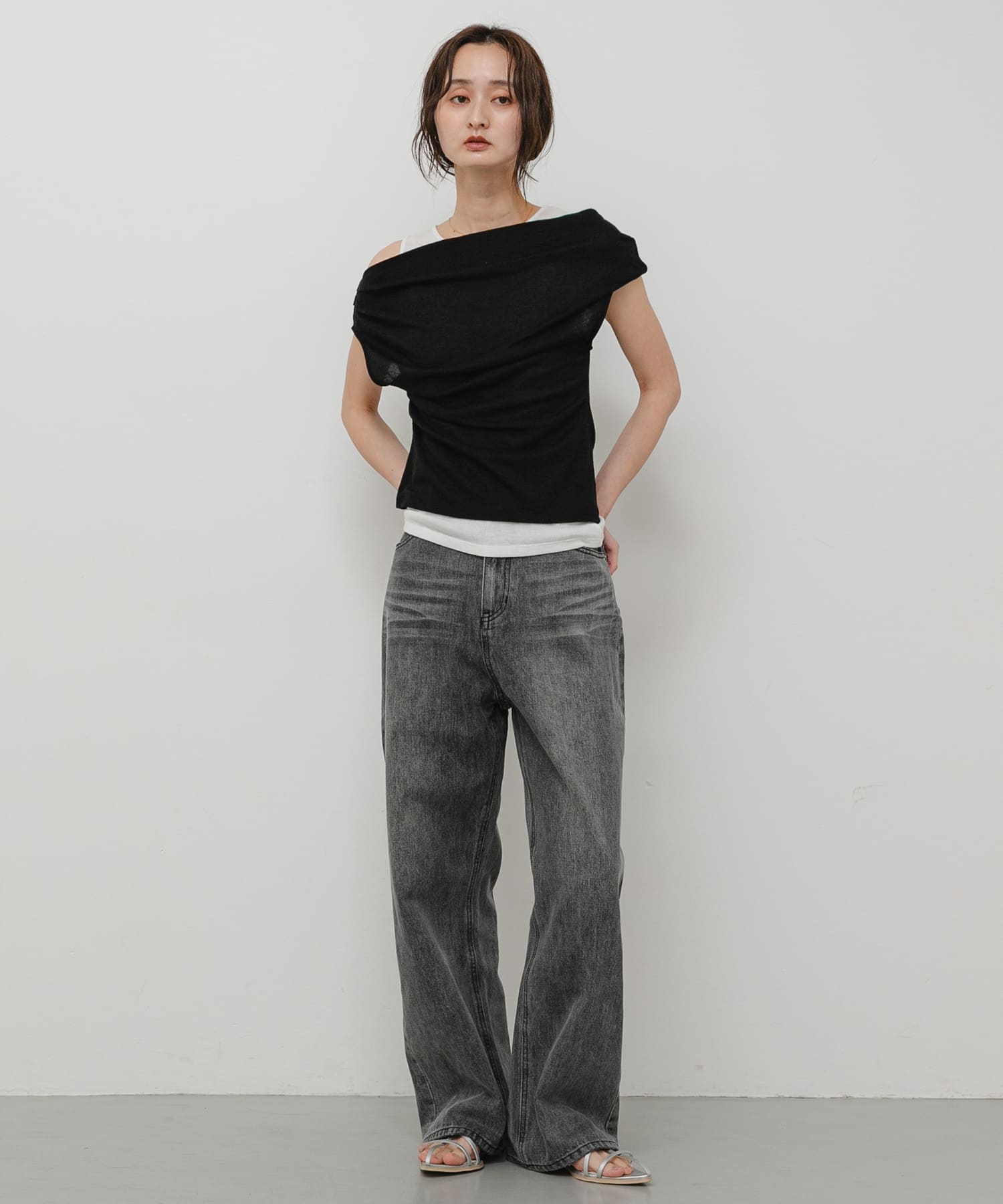 GRAY