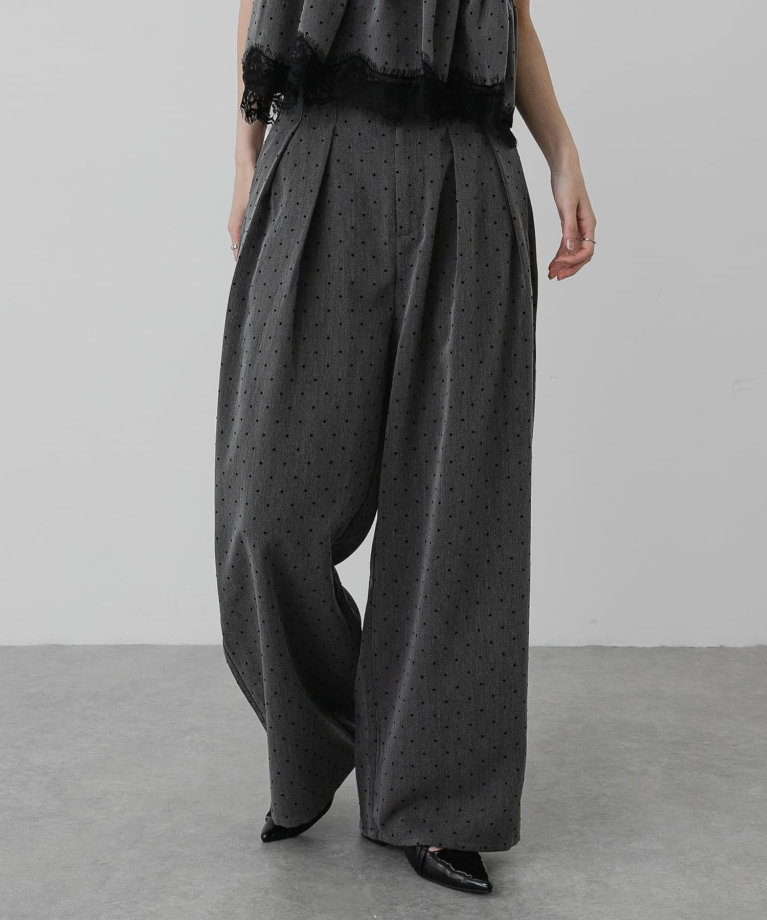 GRAY