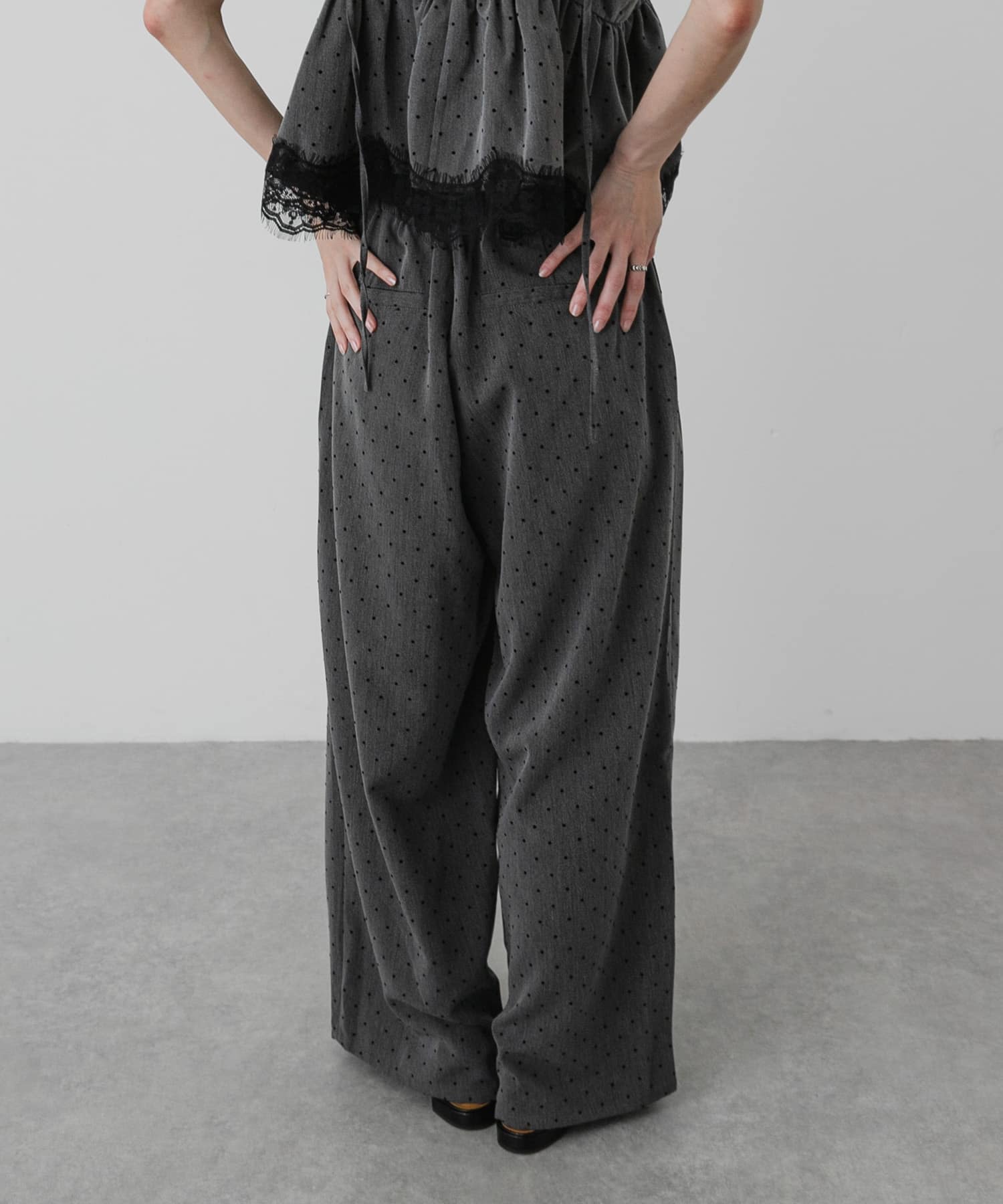GRAY