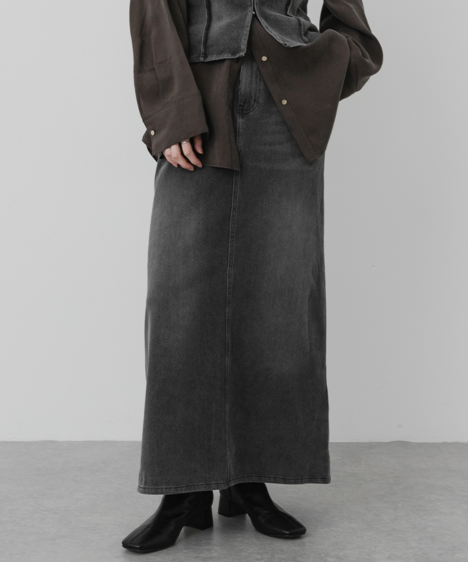 GRAY
