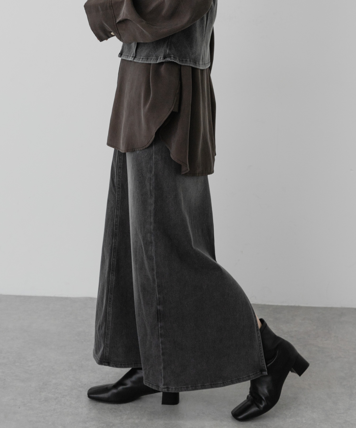 GRAY