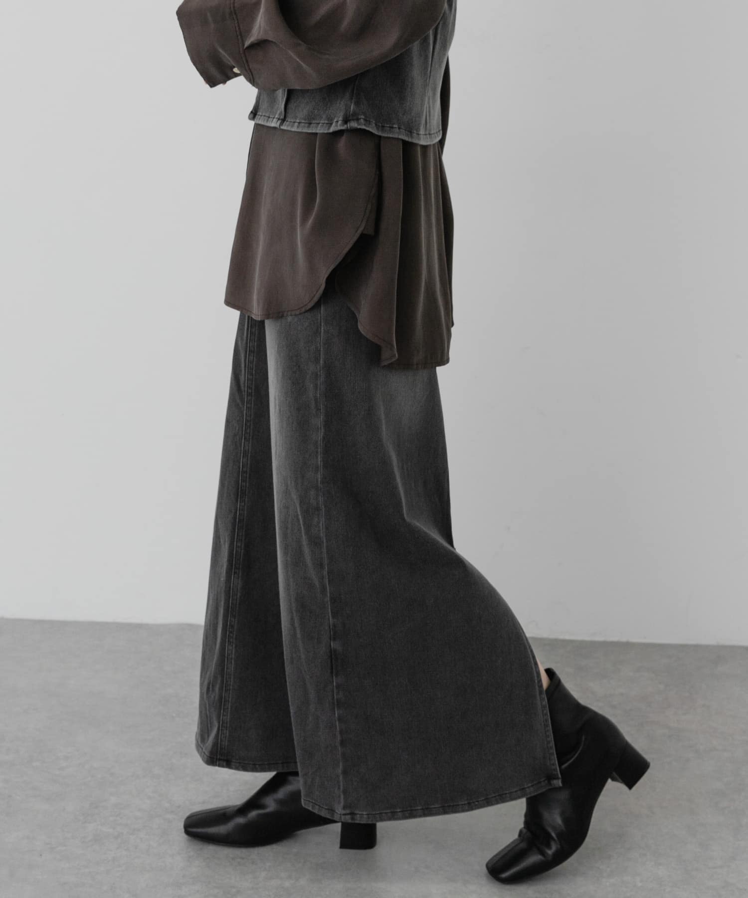 GRAY