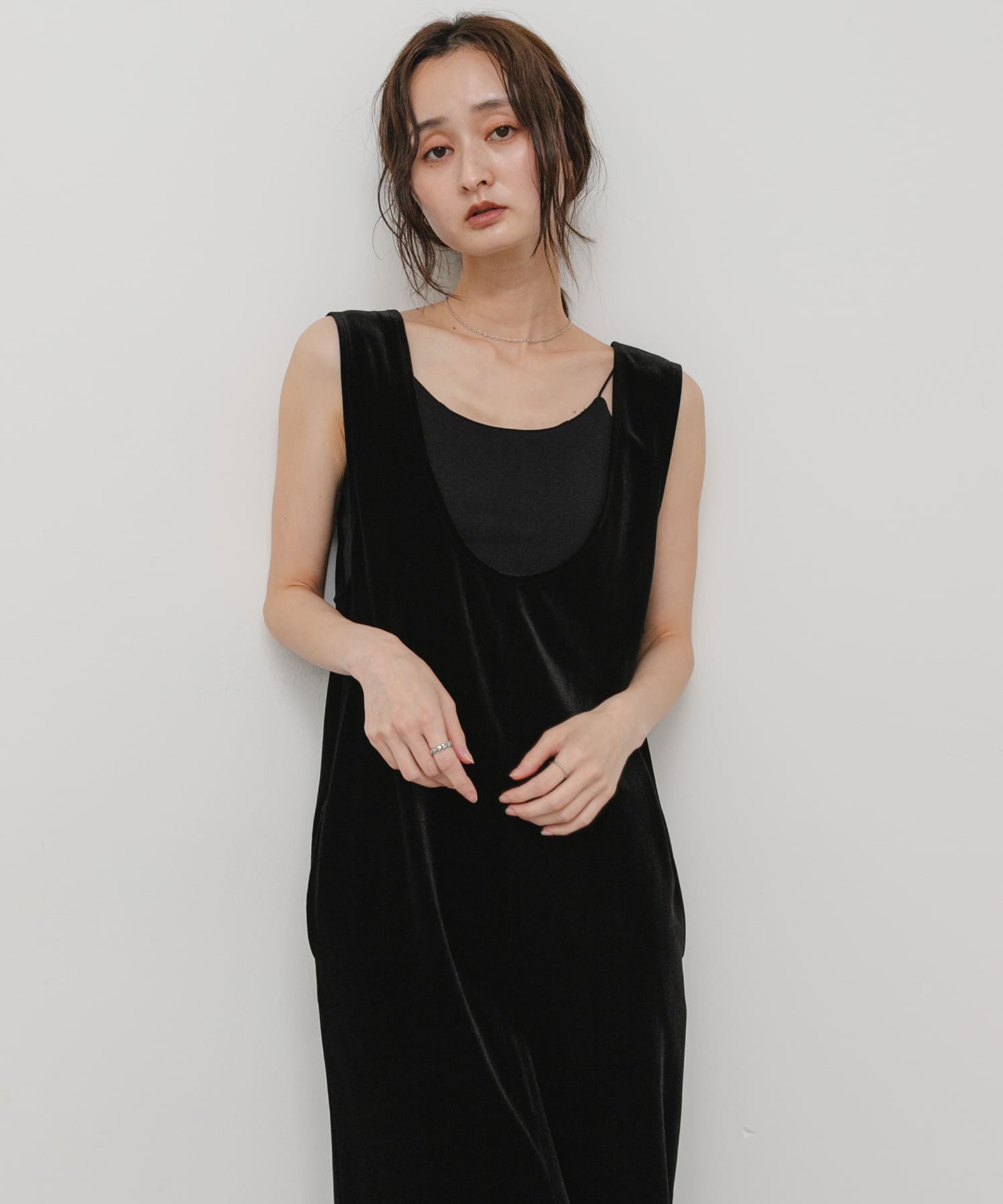 Uネックベロアワンピース(COMPACT BLACK): ワンピース｜URBAN RESEARCH