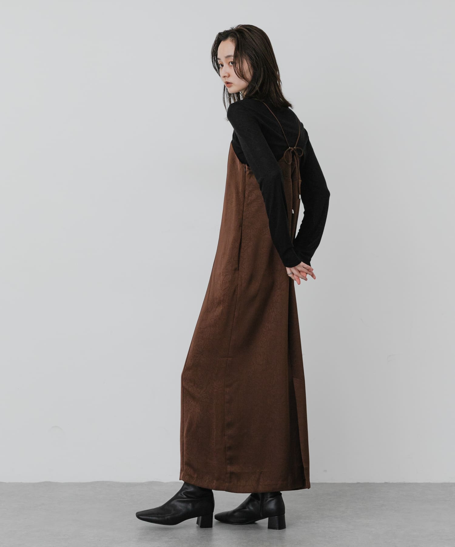 バックシャンサテンキャミワンピース
