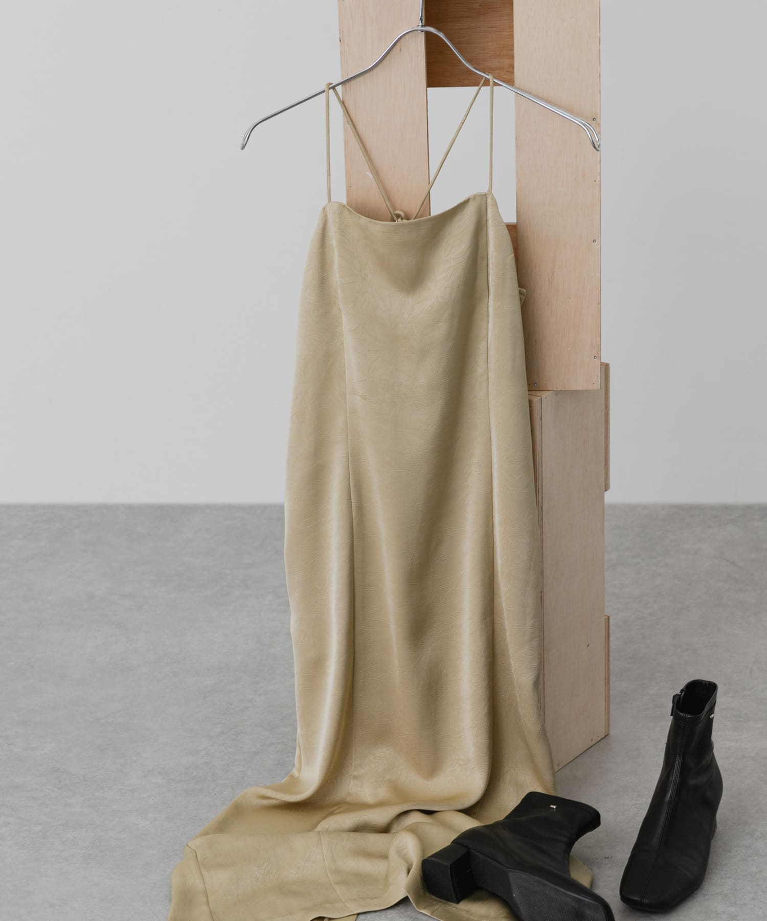 Y.BEIGE