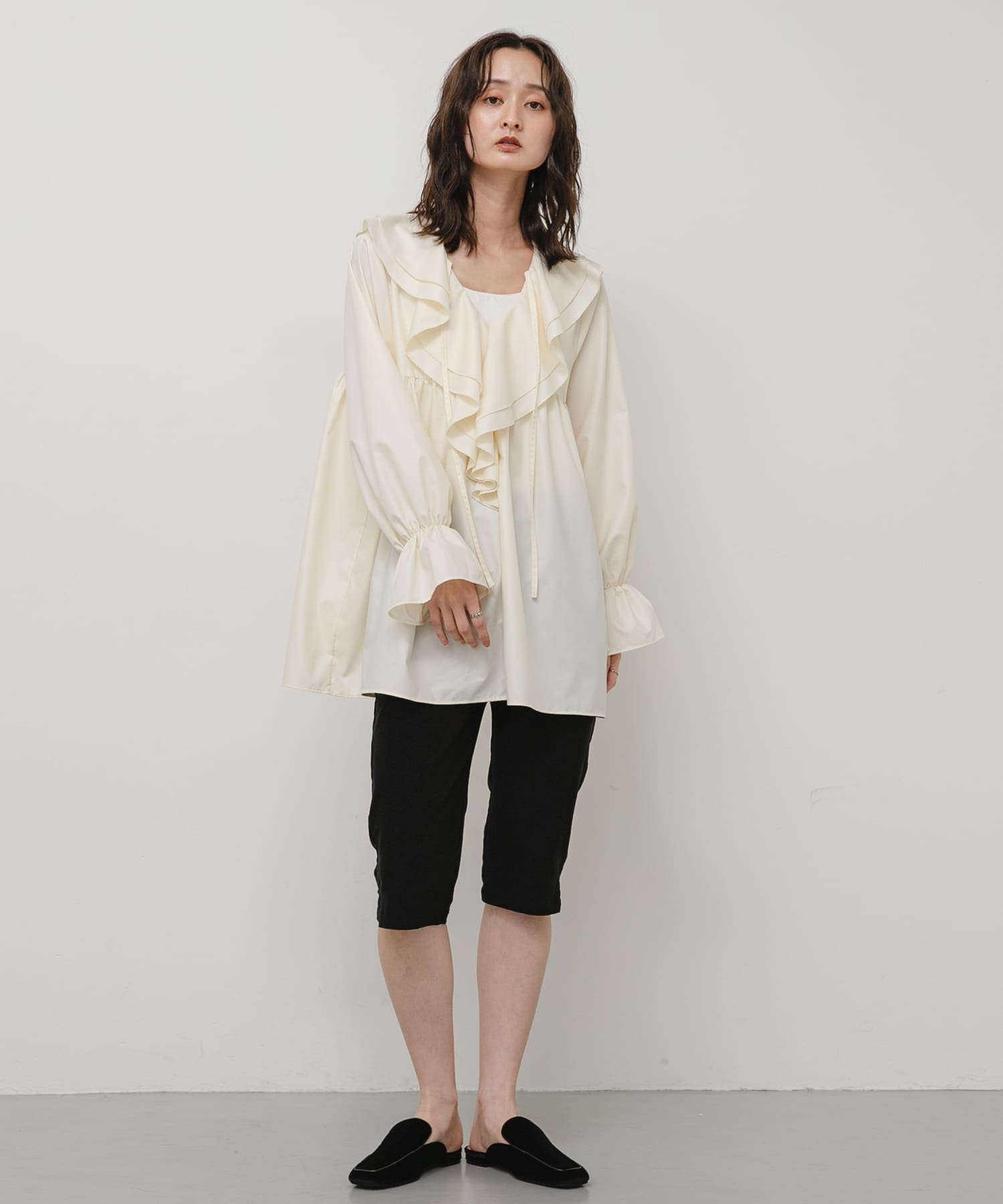 OFF WHITE